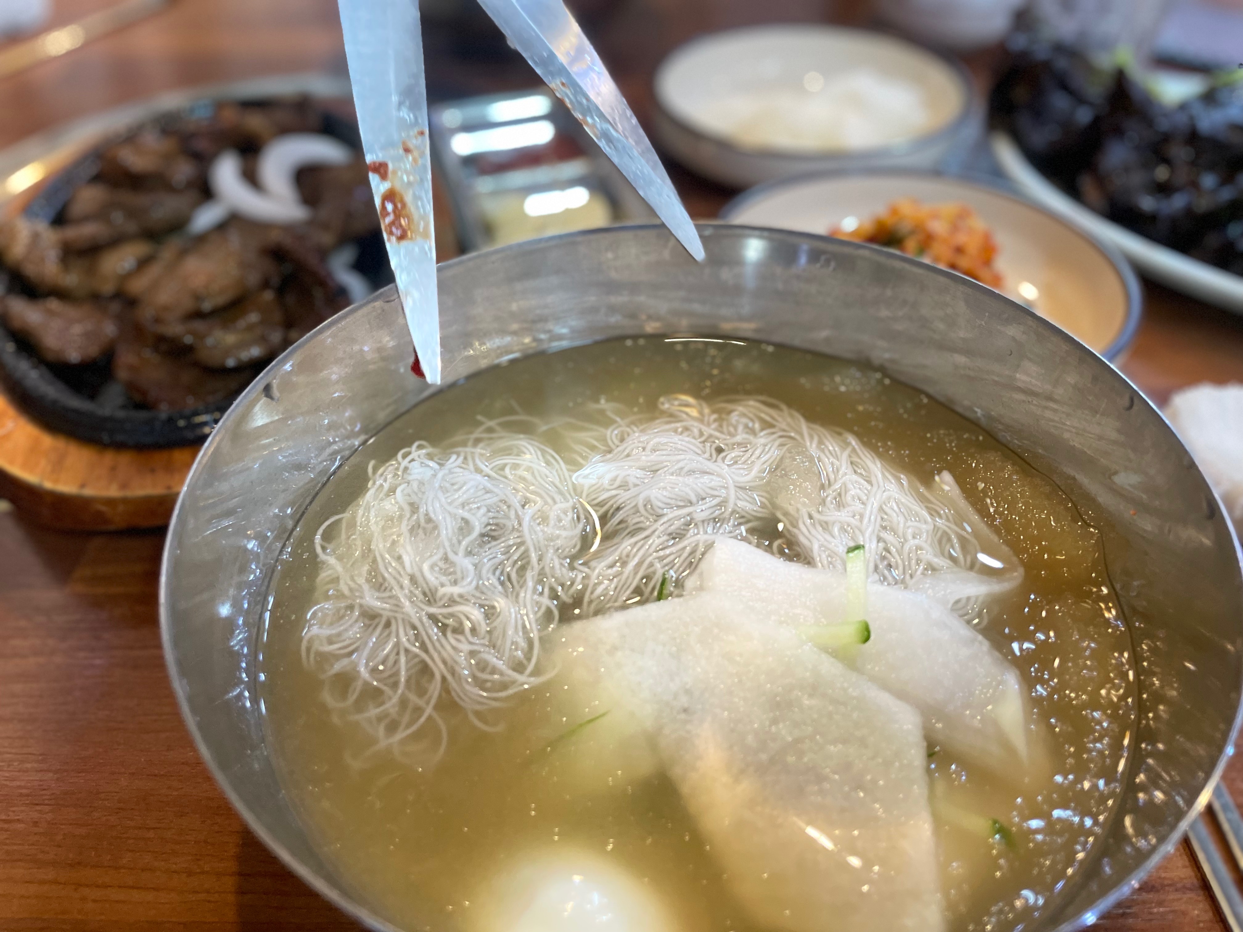 여름마다 꼭 들리는 식당, 냉면 먹고 싶으면 꼭 들리는곳 같아요! 면이 다른곳과 다르면 갈
