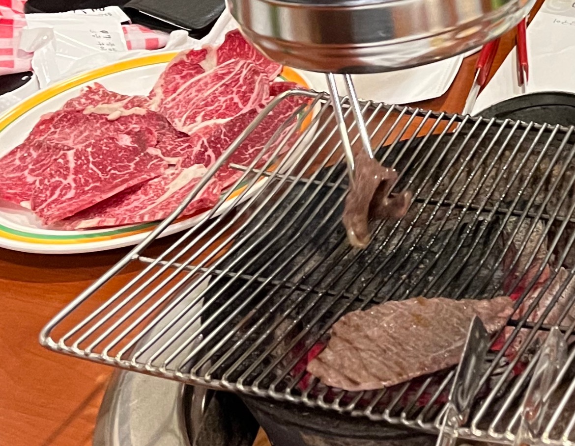 저녁 정식 주문했는데 가성비는 좋은 편이 아닙니다.. 식사양이 많으신 분들은 1인분 부족하