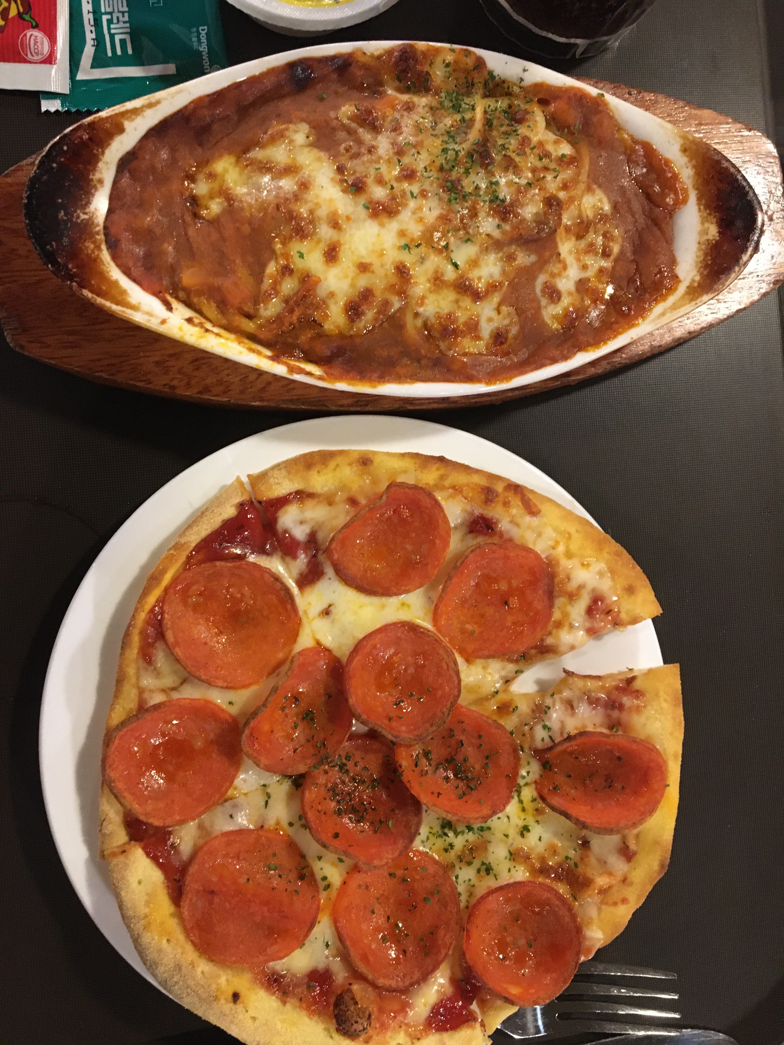 와 가성비 미쳣어요 1인 매뉴 7900원에 콜라 피클 핫소스 파마산 치즈가루까지 줄줄 몰랐