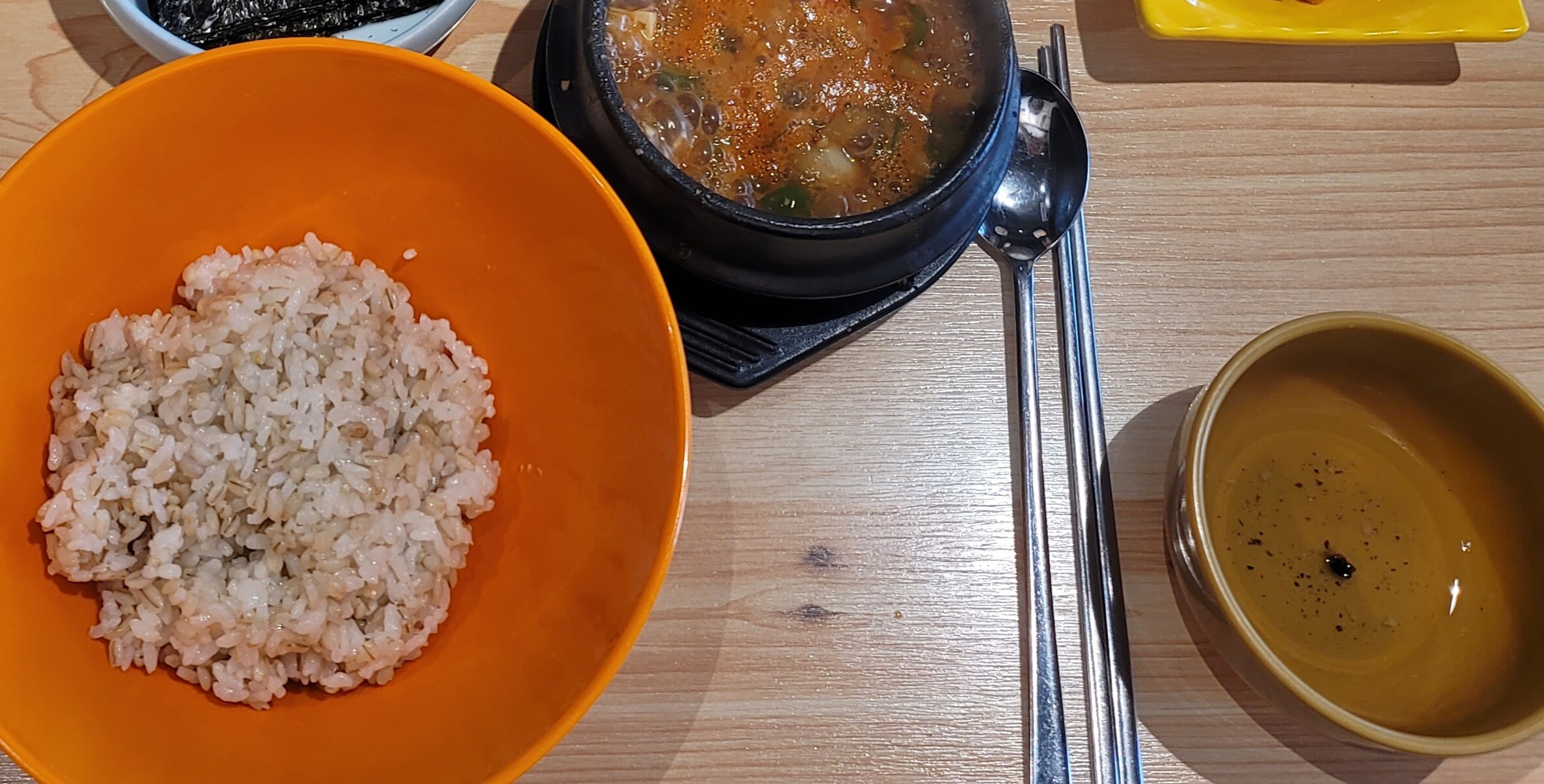 할머니 불친절. 콩나물 더 달라고 하니까 5가닥 줌... 차라리 다른 여자 사장님께 뭔가