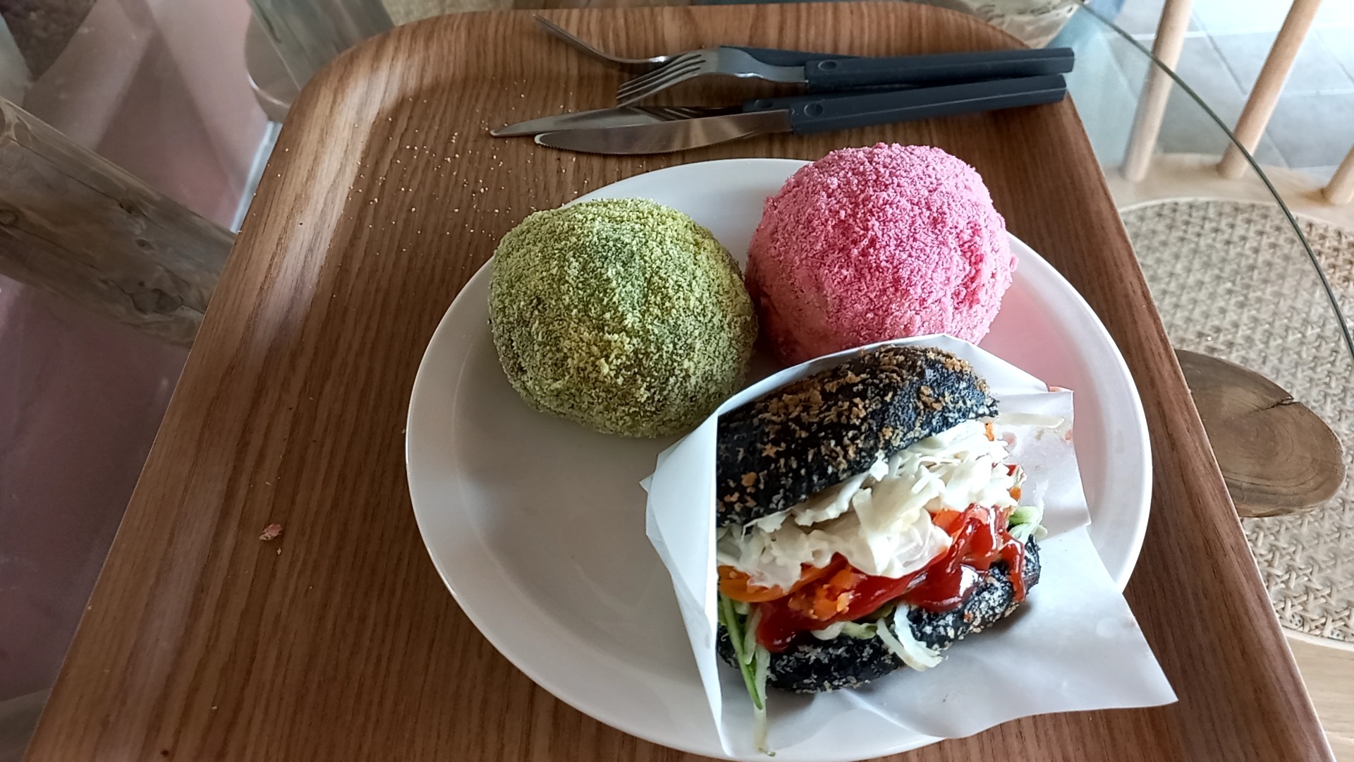 색감이 아름다운 튀김만두