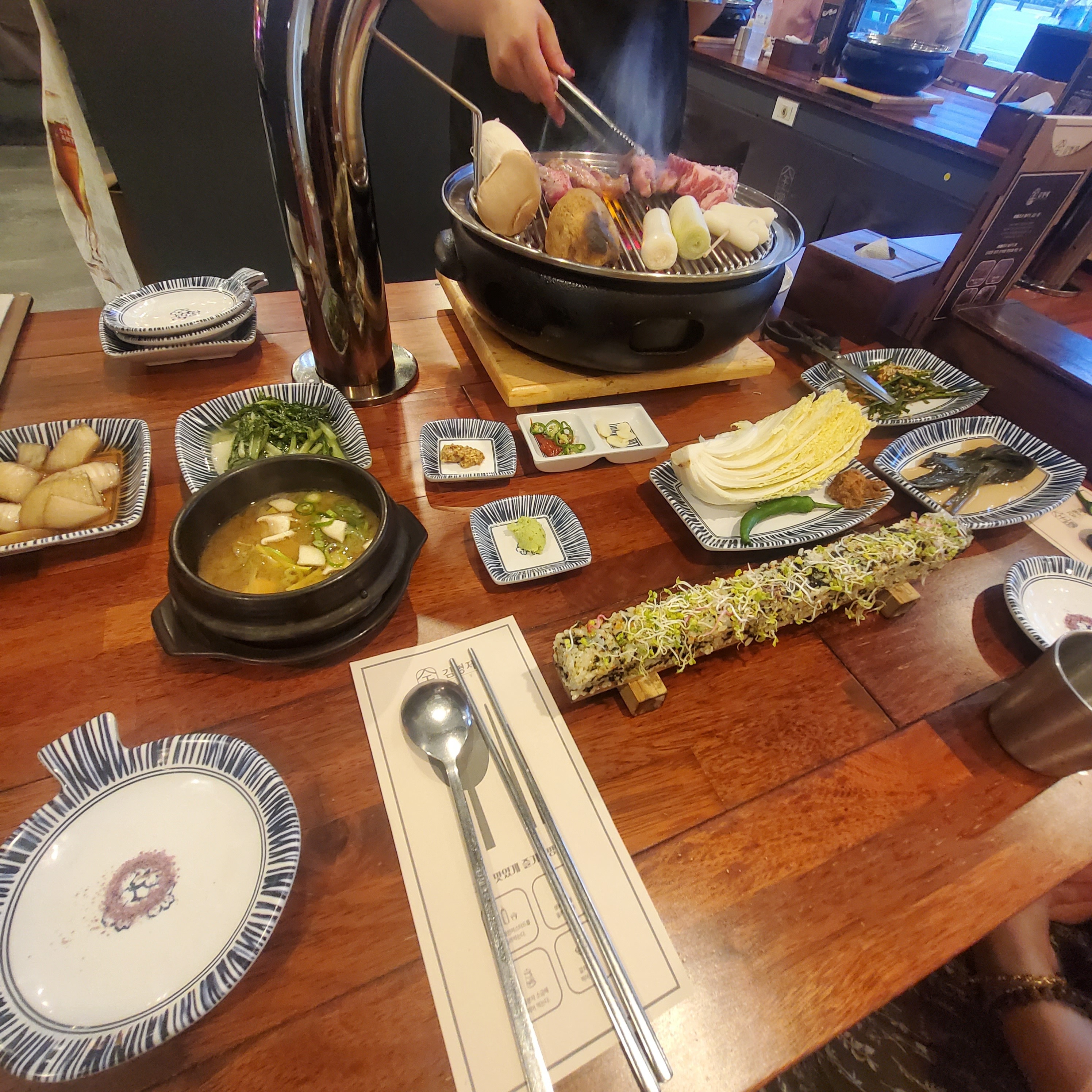 여긴 고기를 구워줘서 좋아요. - 불당동 맛집 김형제고기의철학 천안신불당점