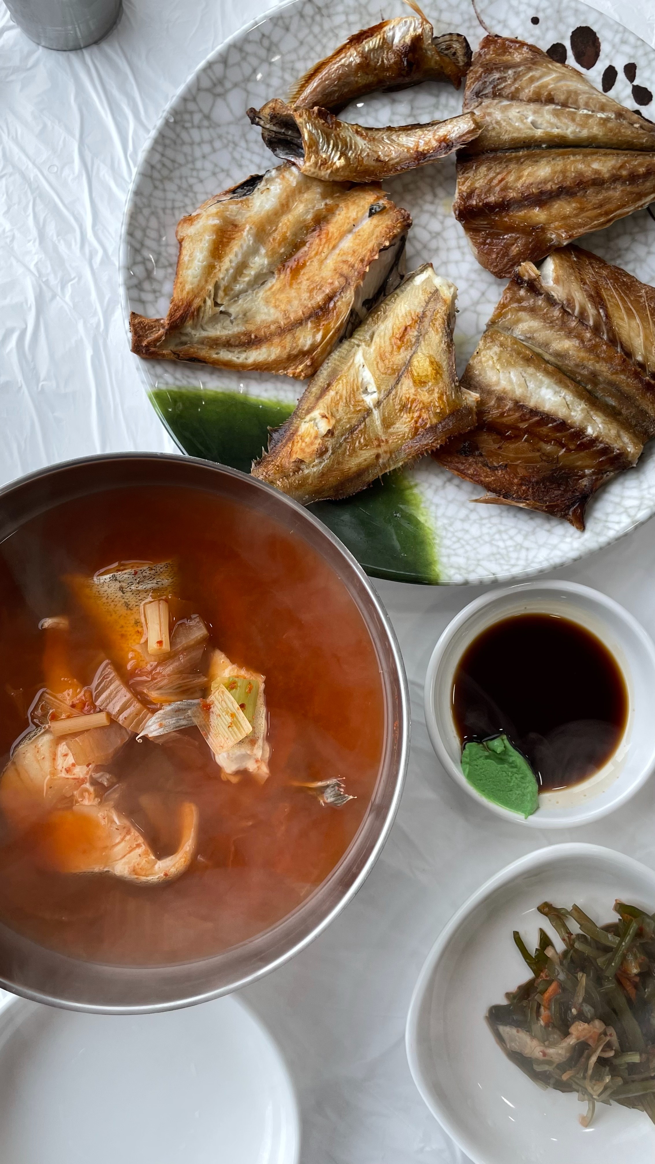 함께 간 모두가 만족한 곳!! 생선구이, 밑반찬 굿! - 삼척항 맛집 항구식당