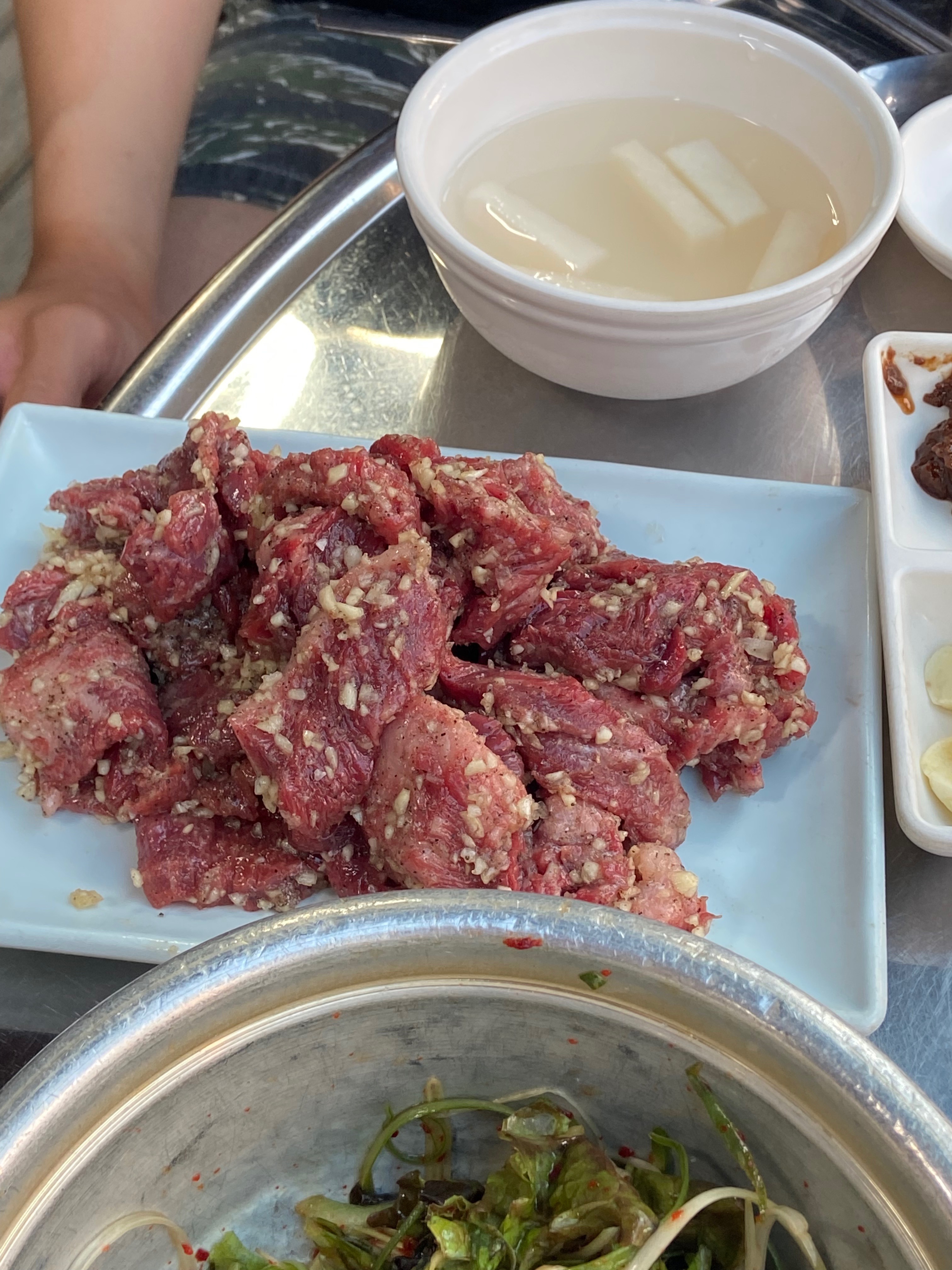 성인 2명이서 주물럭 2인분 시켰는데 - 삼척항 맛집 남양한우실비식당