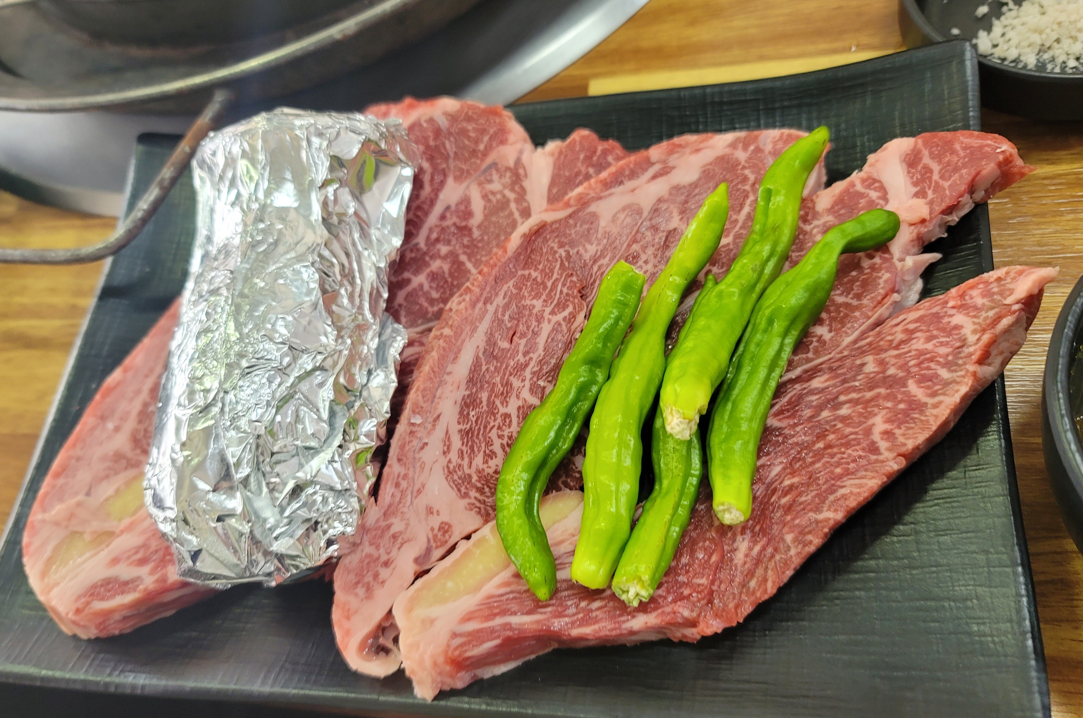 맛있고 깔끔합니다 냉면은 후식용이 아닌 식사용으로 양이 많고 된장찌게가 일품이에요 계산후