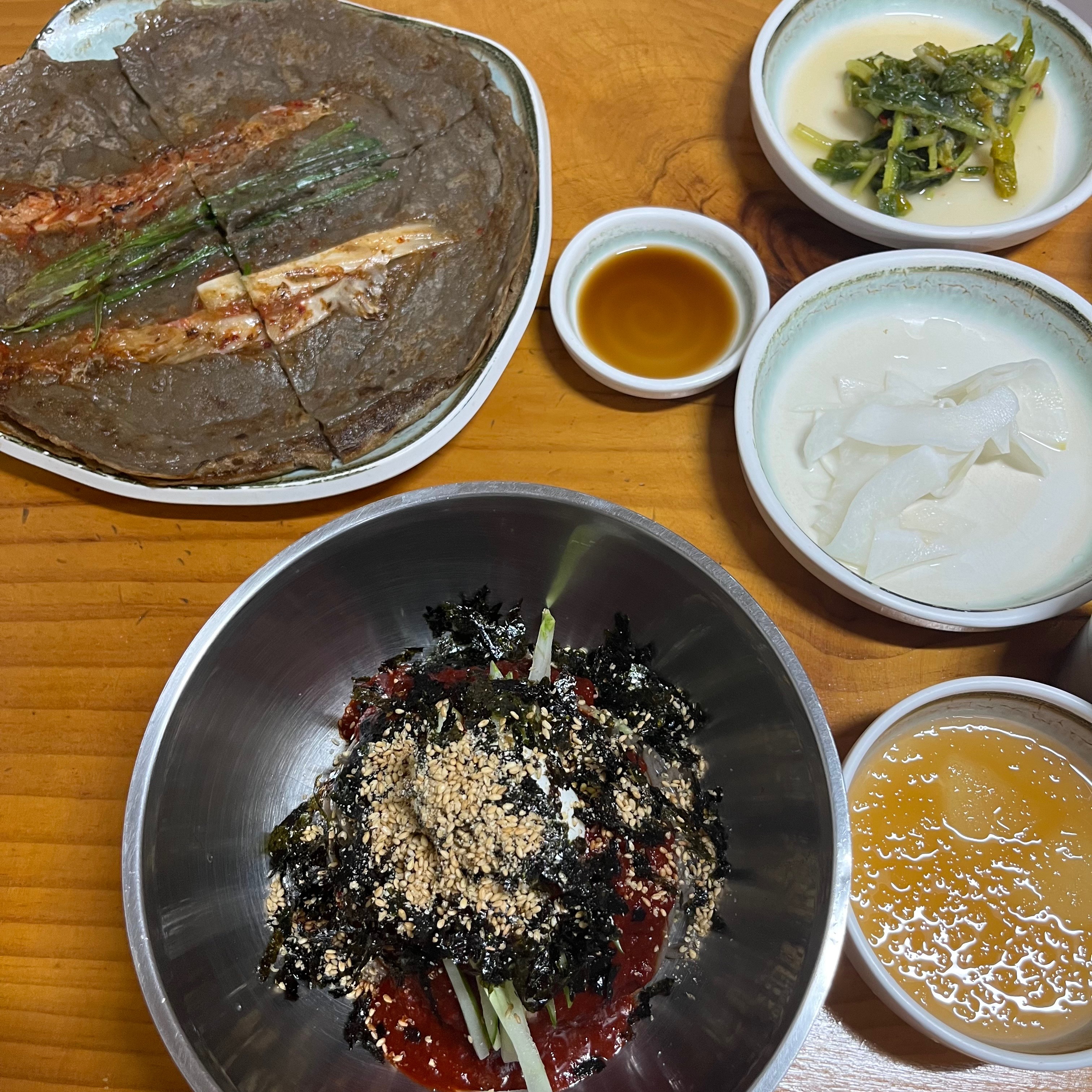 로컬맛집 바이브가 낭낭하게 풍기던곳 - 경포대 맛집 남향막국수 본점