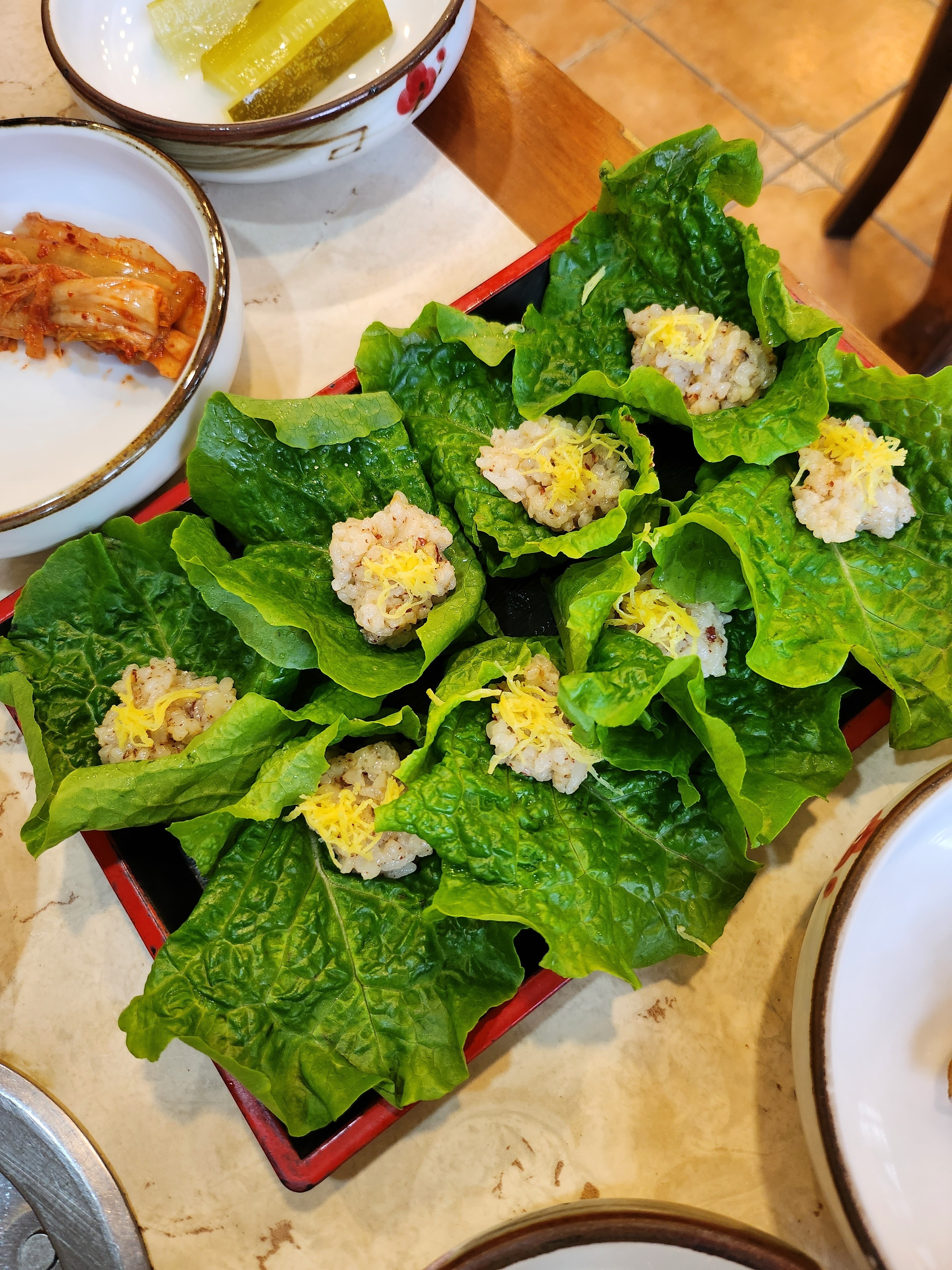 직원분들 친절하시구 맛도 깔끔하니 맛있게 잘먹었습니다. 쌈밥도 맛있고 칼국수도 얼큰하니 좋