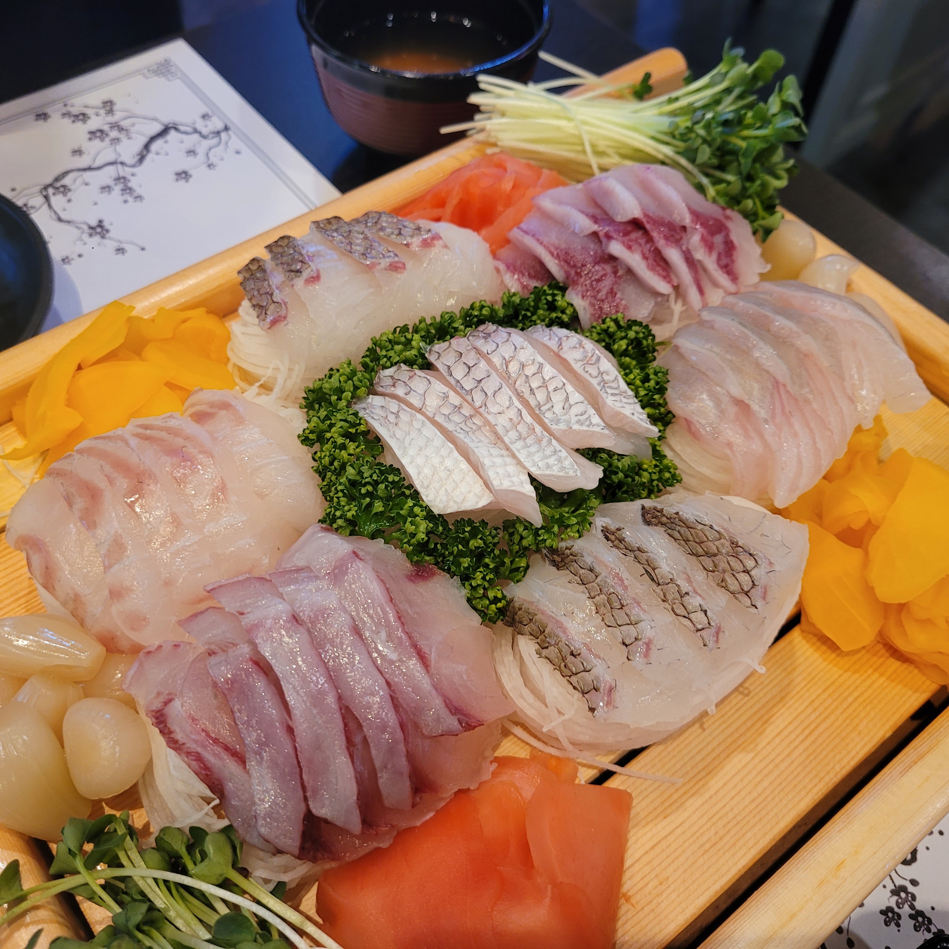 사장님이 너무너무 친절하시고 가격이 아깝지 않게 회의 질도, 양도 너무 만족했어요!! 가게