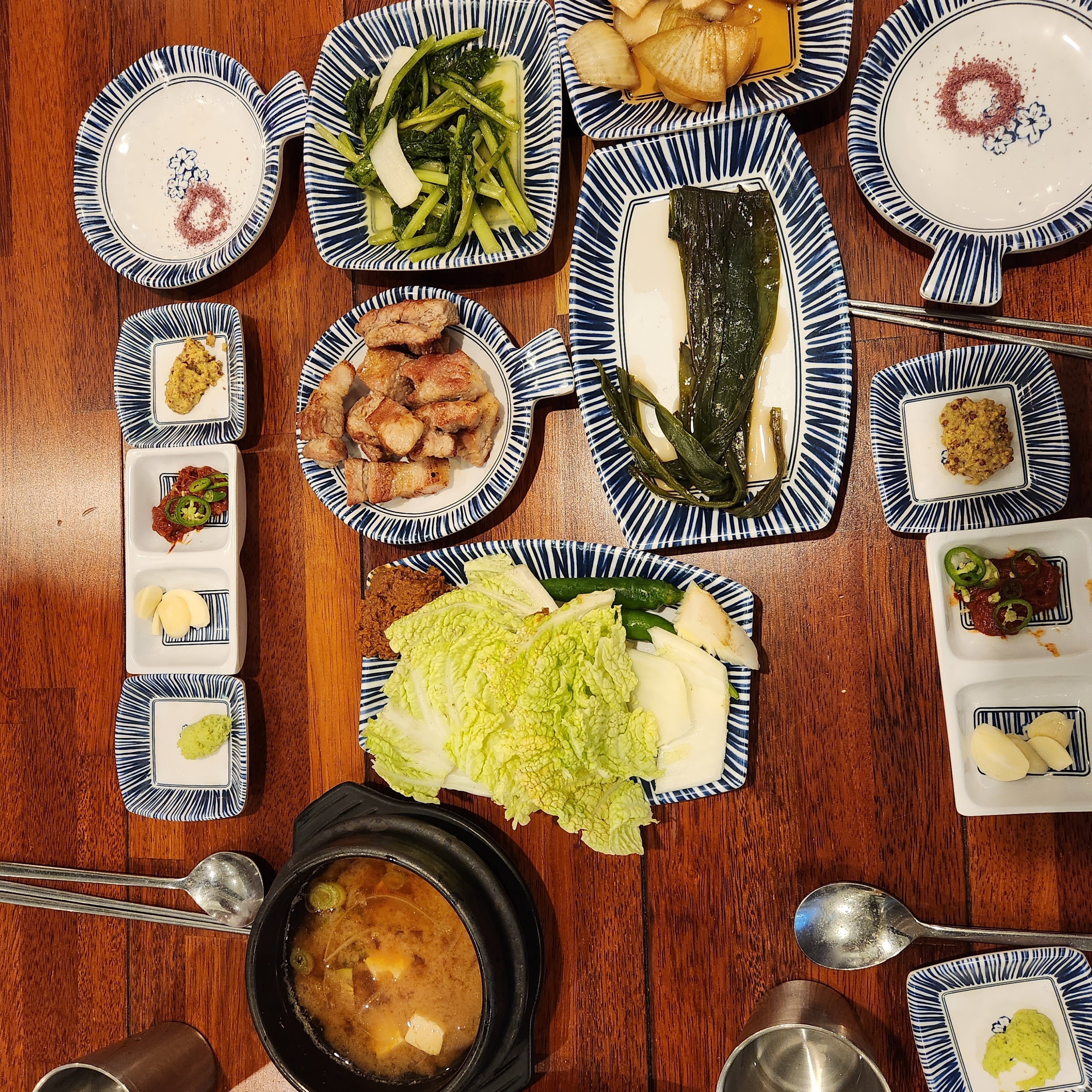 고기가 진짜 맛있어요!! 구워주셔서 너무 편해요 - 불당동 맛집 김형제고기의철학 천안신불당점