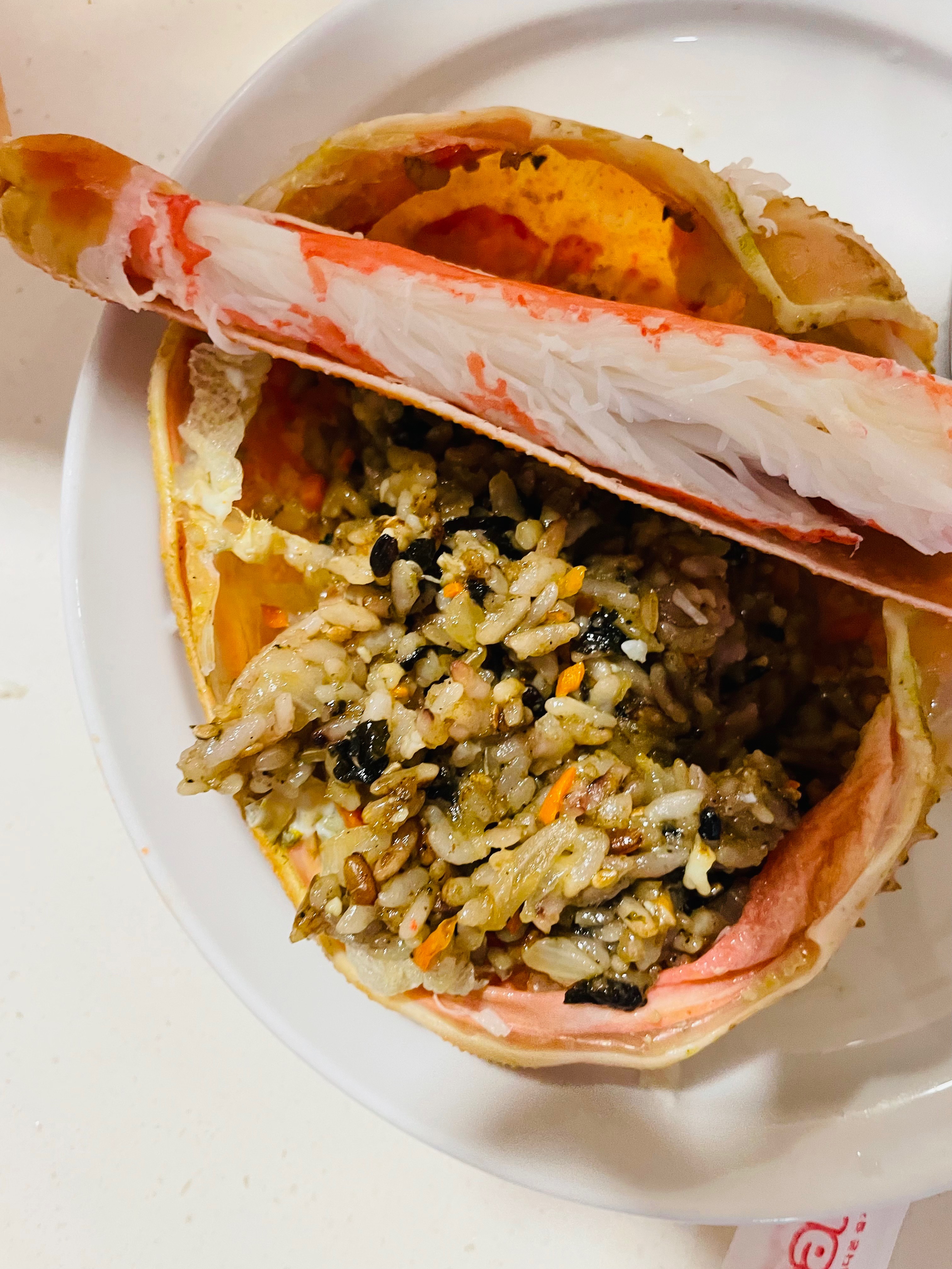 포장해와서 먹다가 넘 맛있어서 리뷰 쓰려고 먹던 중에 사진 찍었어요. ㅎㅎ 평점이 높은 곳