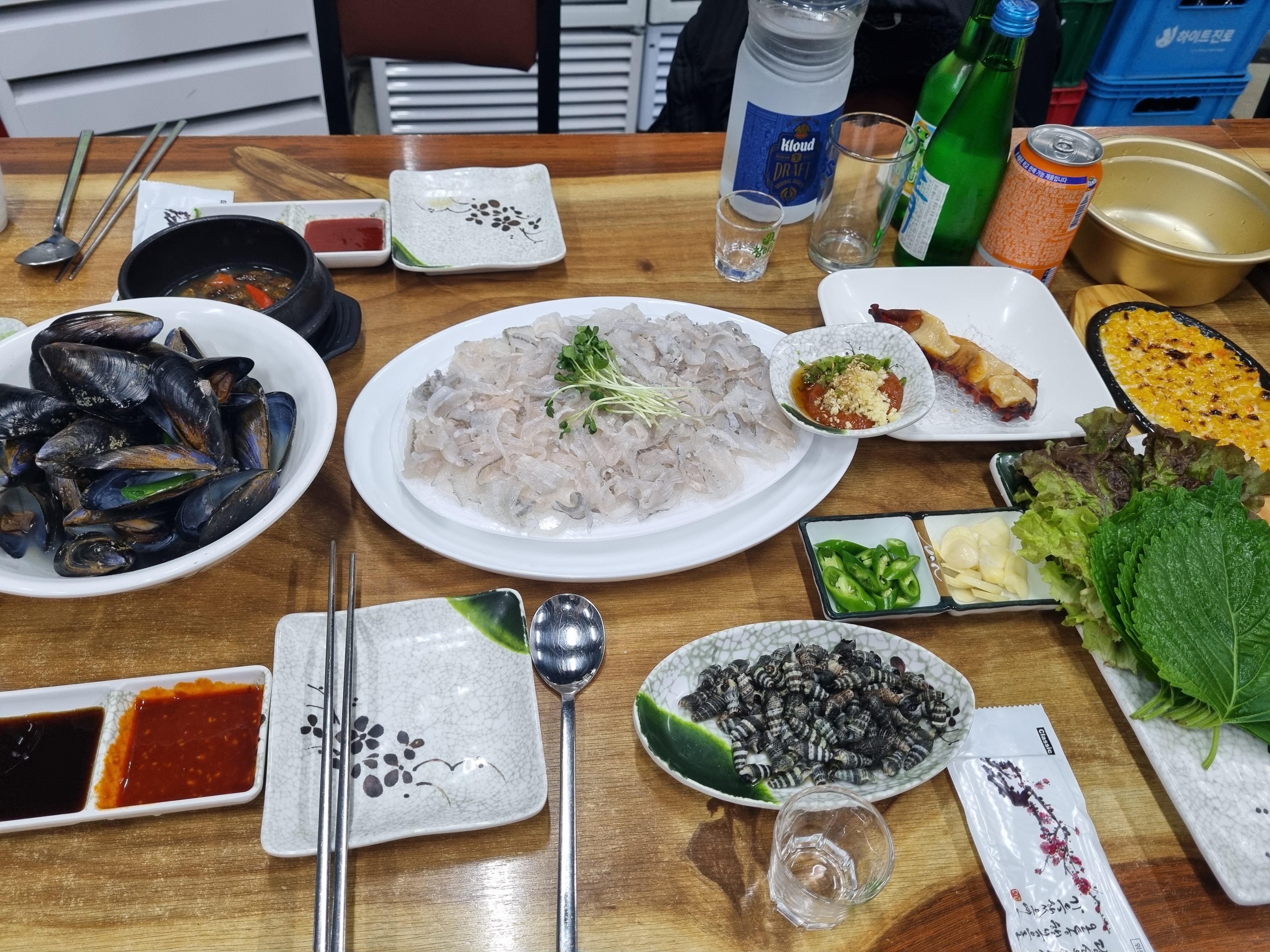 포장하거나 배달만 시켜 먹다가 - 권선동 맛집 완도어시장