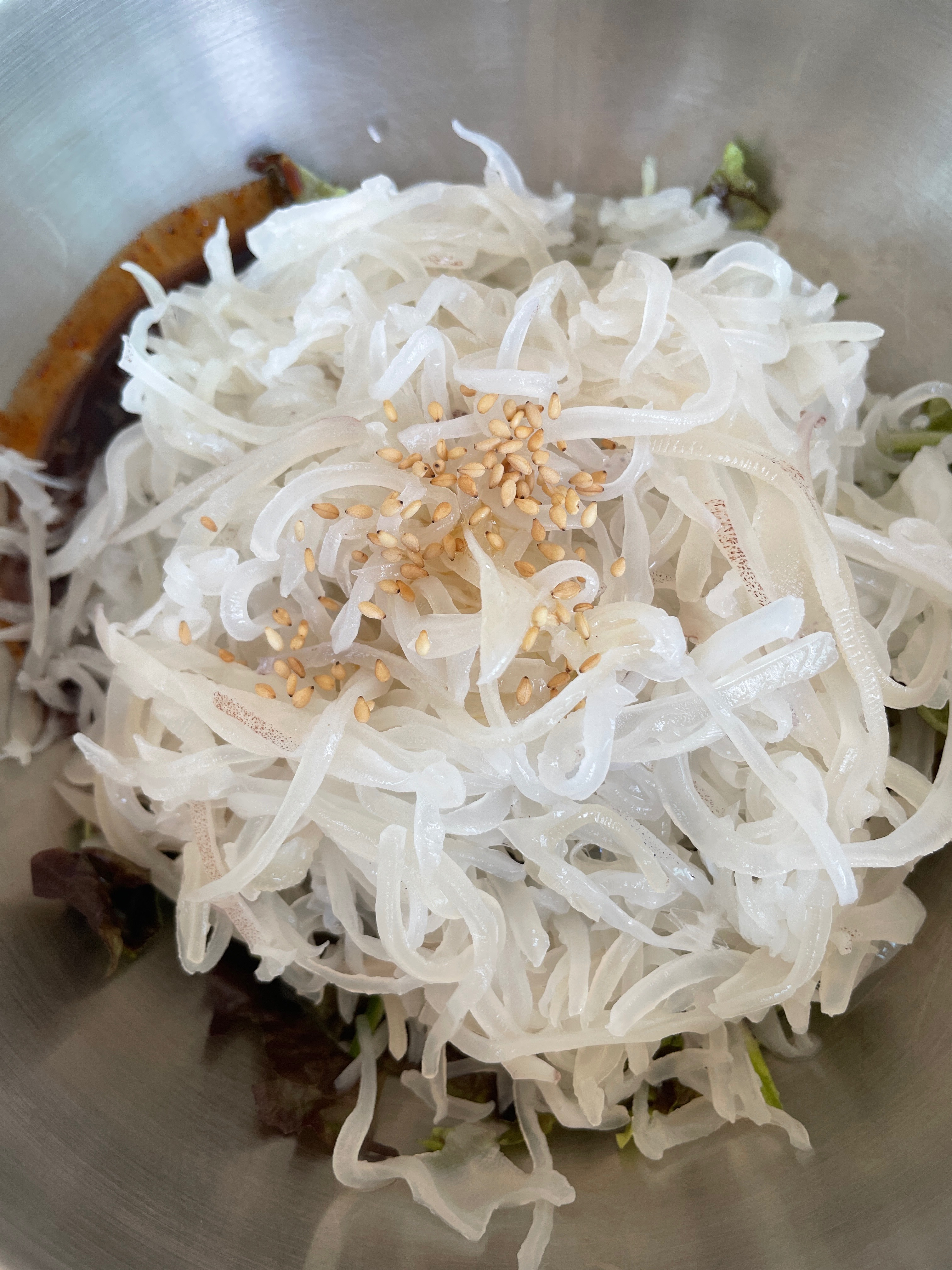 신선하고 신기한 오징어 물회에요. - 삼척항 맛집 신화횟집