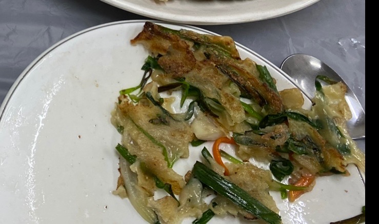 상차림 다른 곳에 비해 비싸기만하고 맛도 별로임. 인당 오천원씩이나 받다니 충격 그리고 회