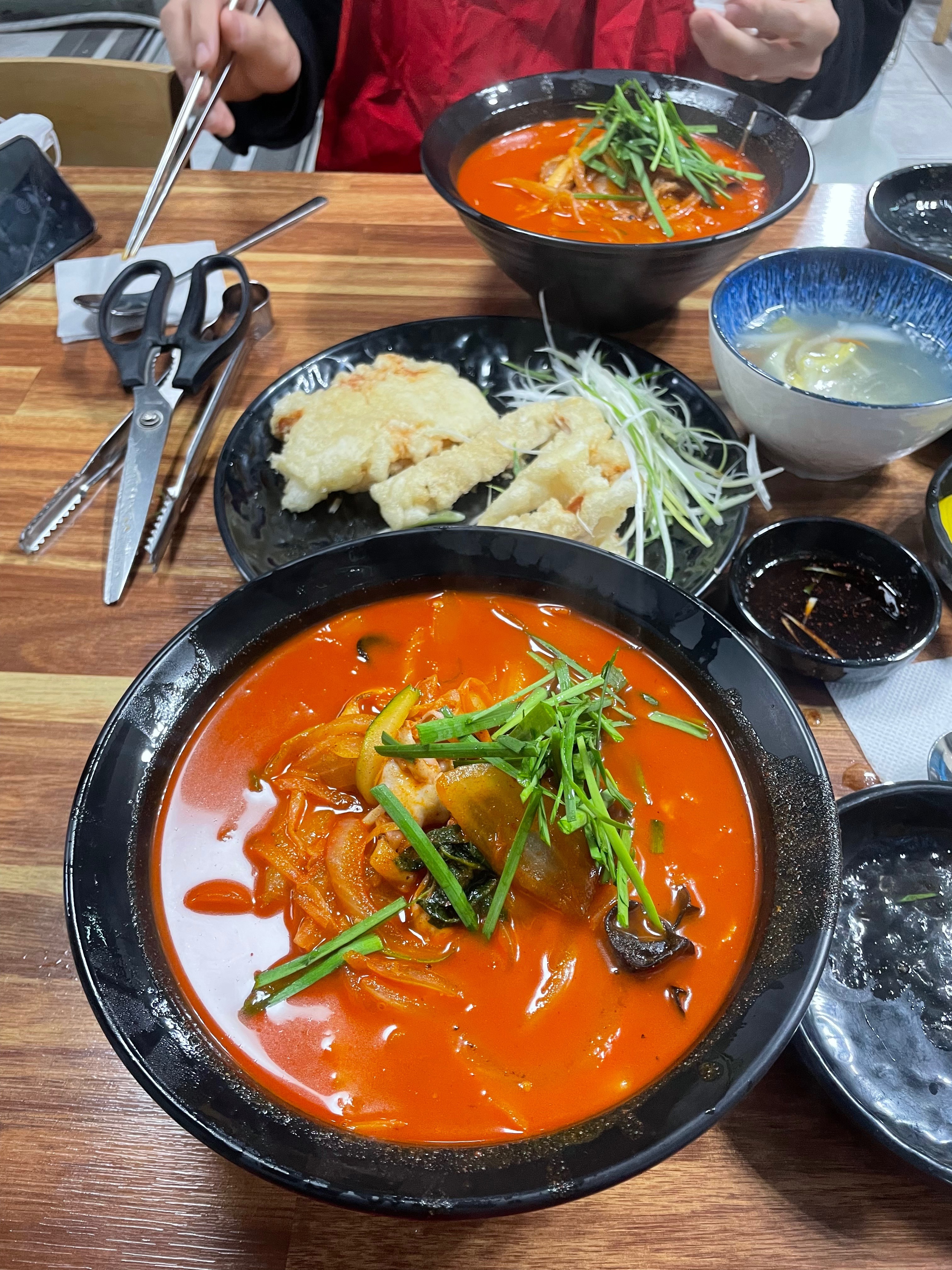 오랜만에 찾은 짬뽕 맛집 ! 고기랑 해물도 실하고 탕수육도 진짜 맛있음 ㅜㅜ - 천호동 맛집 용현짬뽕