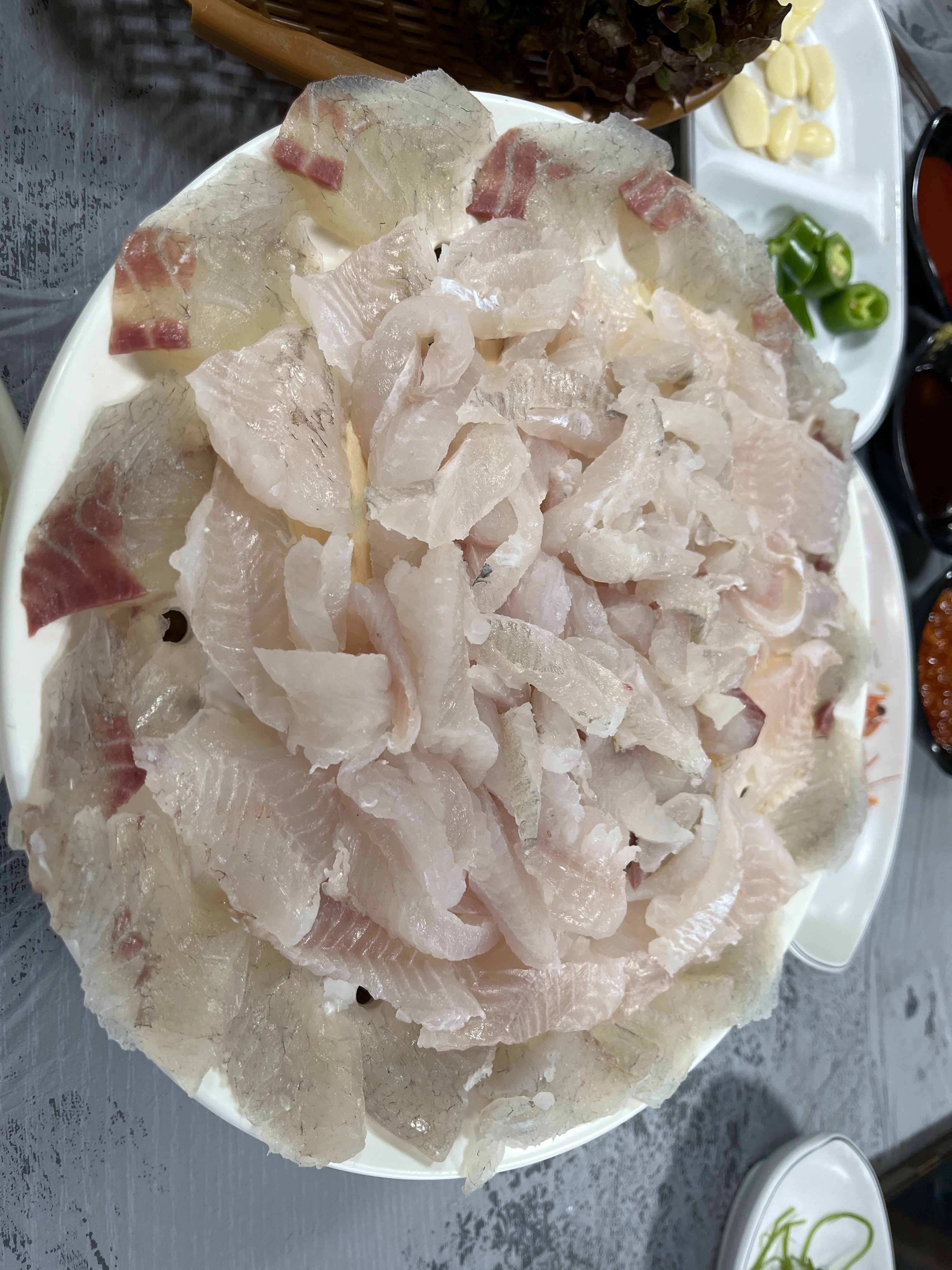 기본이 탄탄한 집! 기본반찬 다 맛있고 열기구이 최고 회도 신선하고 맛있고 마무리 매운탕