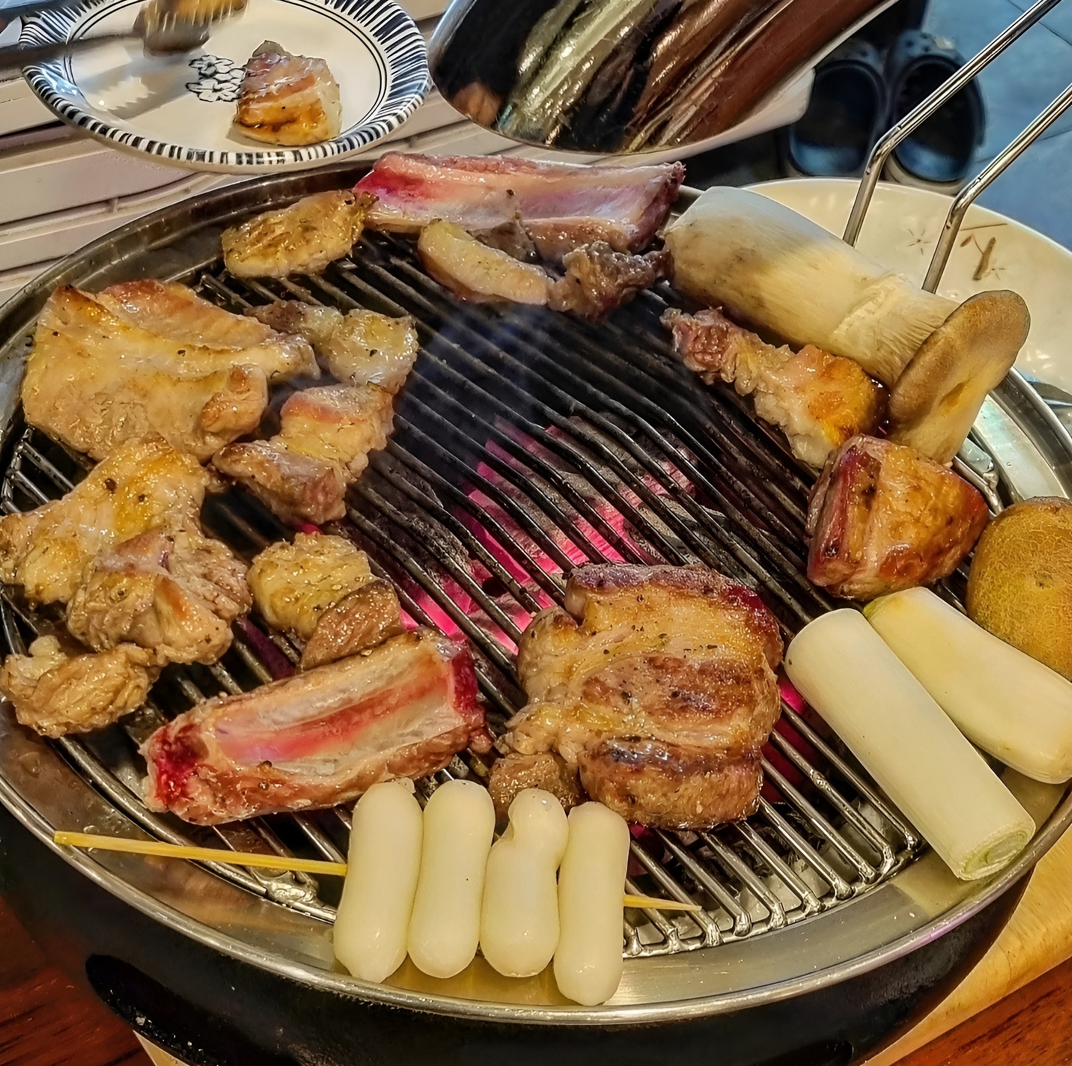 친절하게 직접 구워주셔서 좋았고 삼겹갈비 맛있었어요 ! - 불당동 맛집 김형제고기의철학 천안신불당점