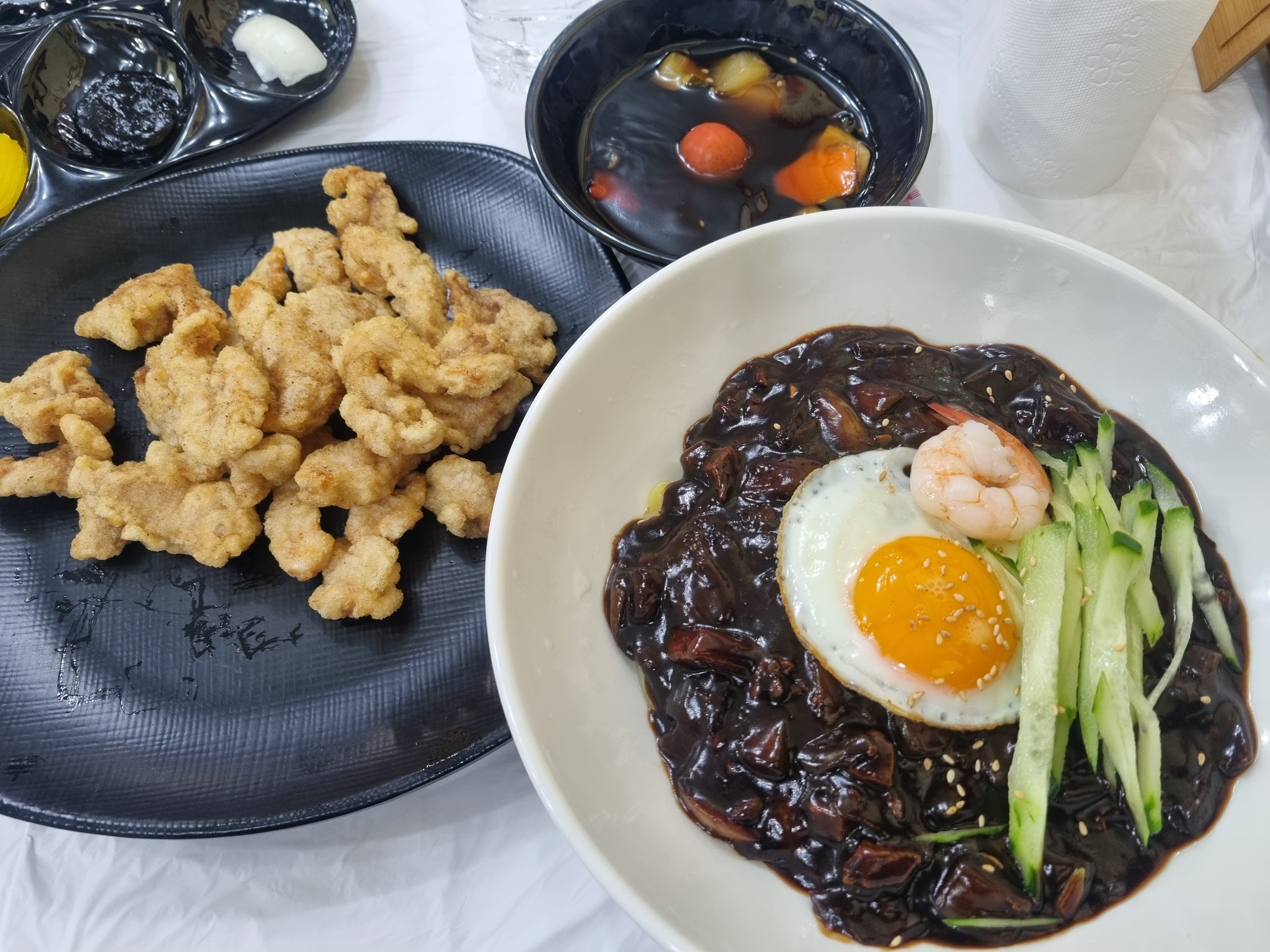 배달로 시켜먹었던적이있어 홀에서도 식사를 해봤습니다ㅎㅎㅎ와 탕수육이랑 짜장 대박 맛있네요!