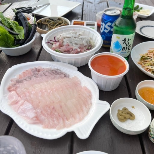 급하게 여행가게되서 속초왔는데 횟집 찾아보다가 리뷰가 좋아서 방문했는데 믿을만 하네요~ - 아바이마을 맛집 청호활어회센터 나룻배 12호 회포장