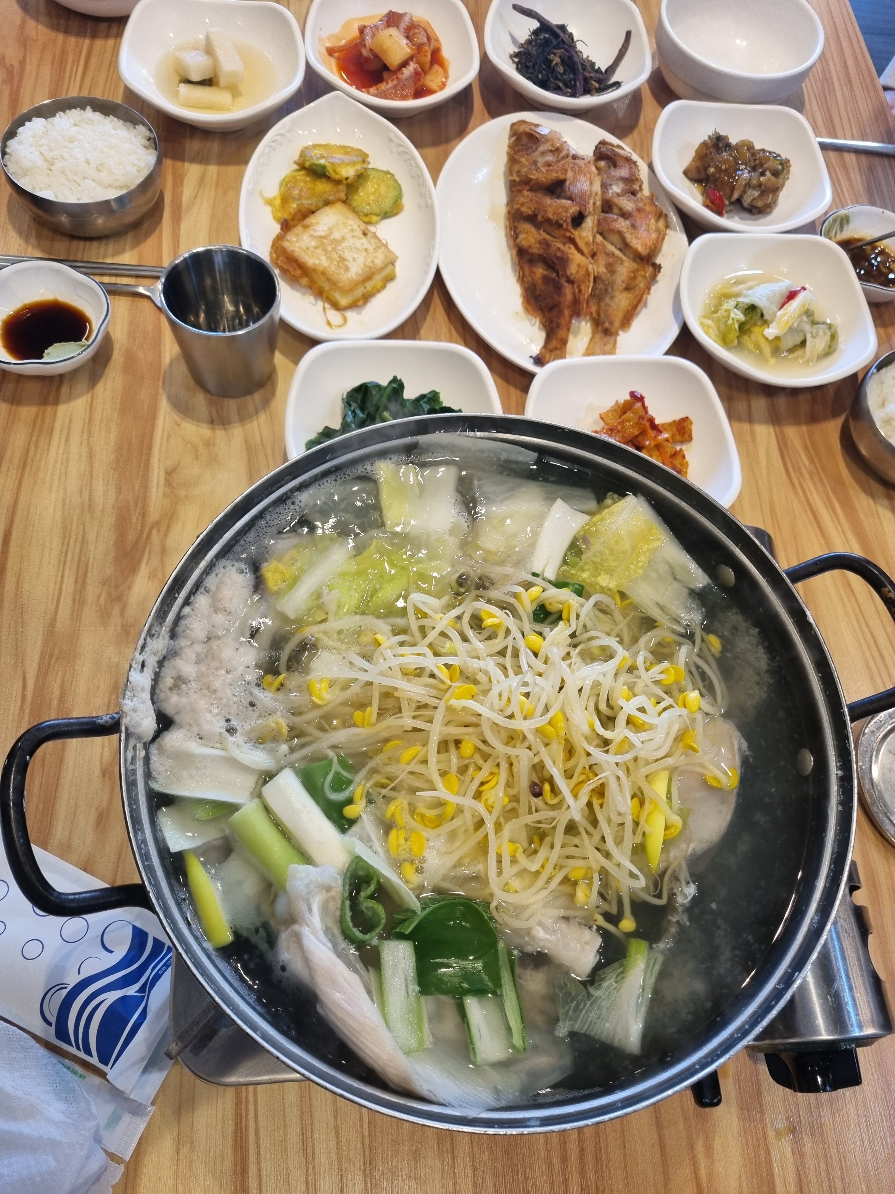 생대구지리탕이랑 열기구이 먹었는데 넘 맛있었어요 특히 생대구지리탕 진짜 신선하고 시원한 맛