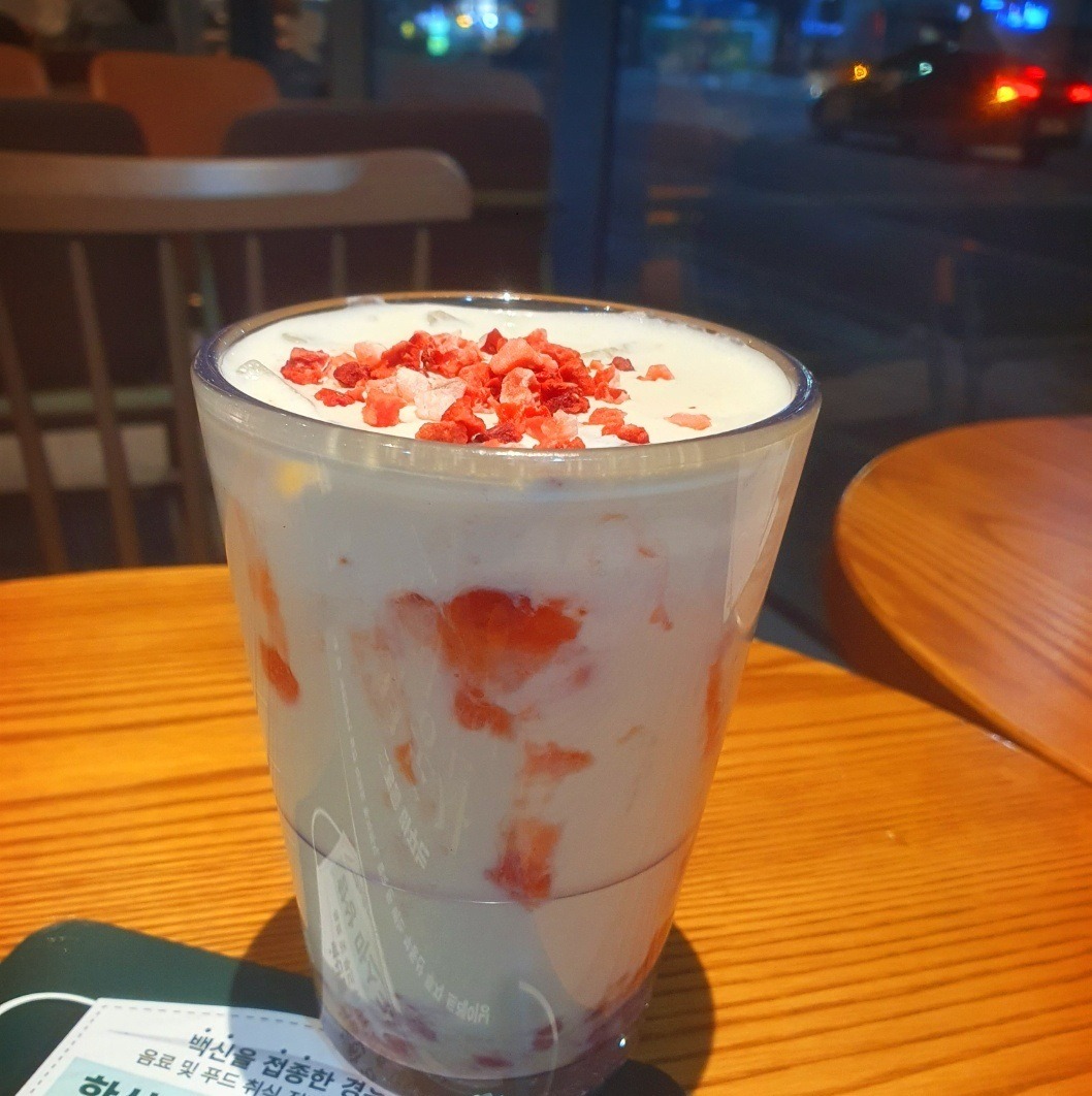 근처 매장보다 규모가 훨씬 커서 좋아요. 궁금해서 가봤는데 근처 매장보다 2배 이상은 큰듯