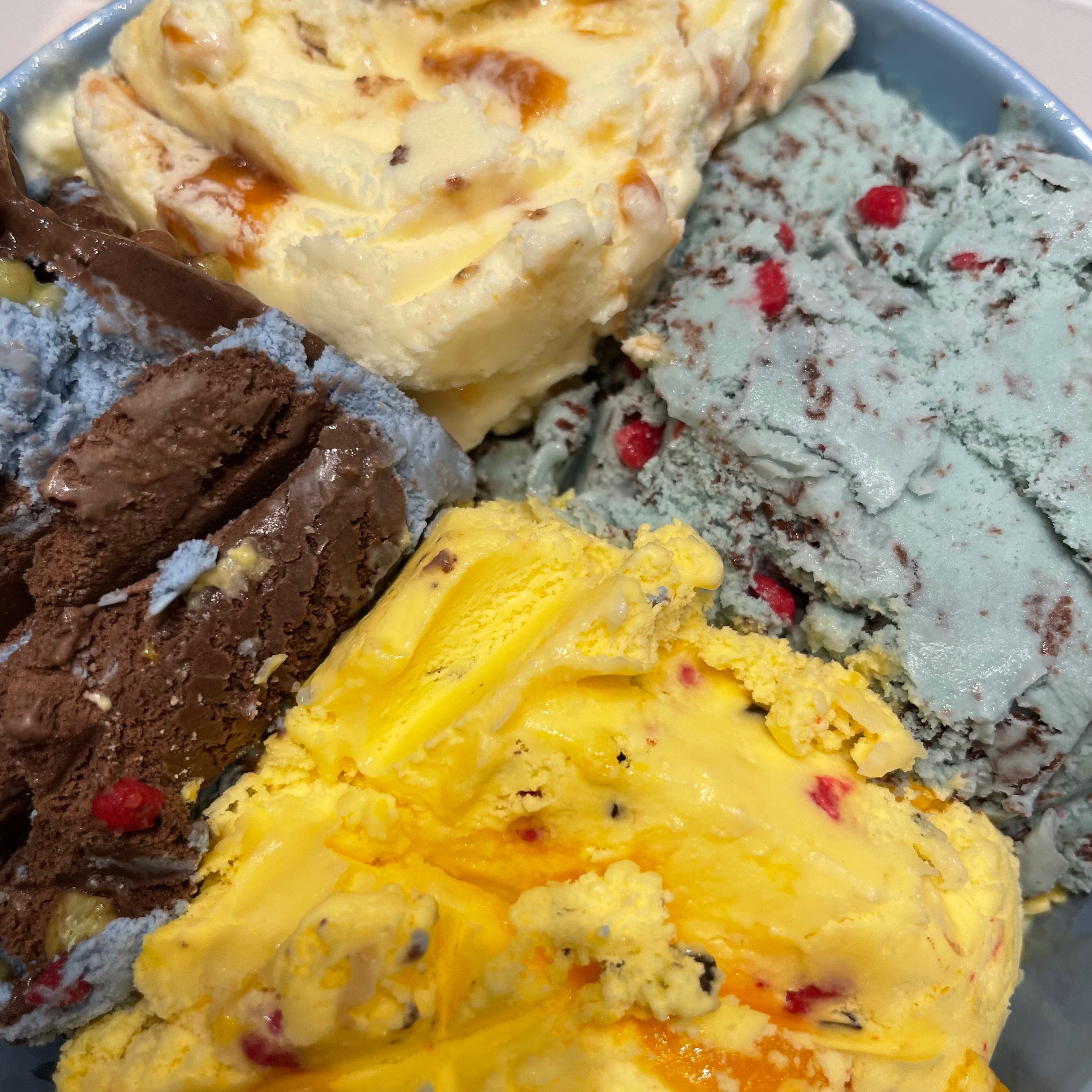 연말이라 많이 바쁘신데도 친절하세요! - 권선동 맛집 배스킨라빈스 수원세류