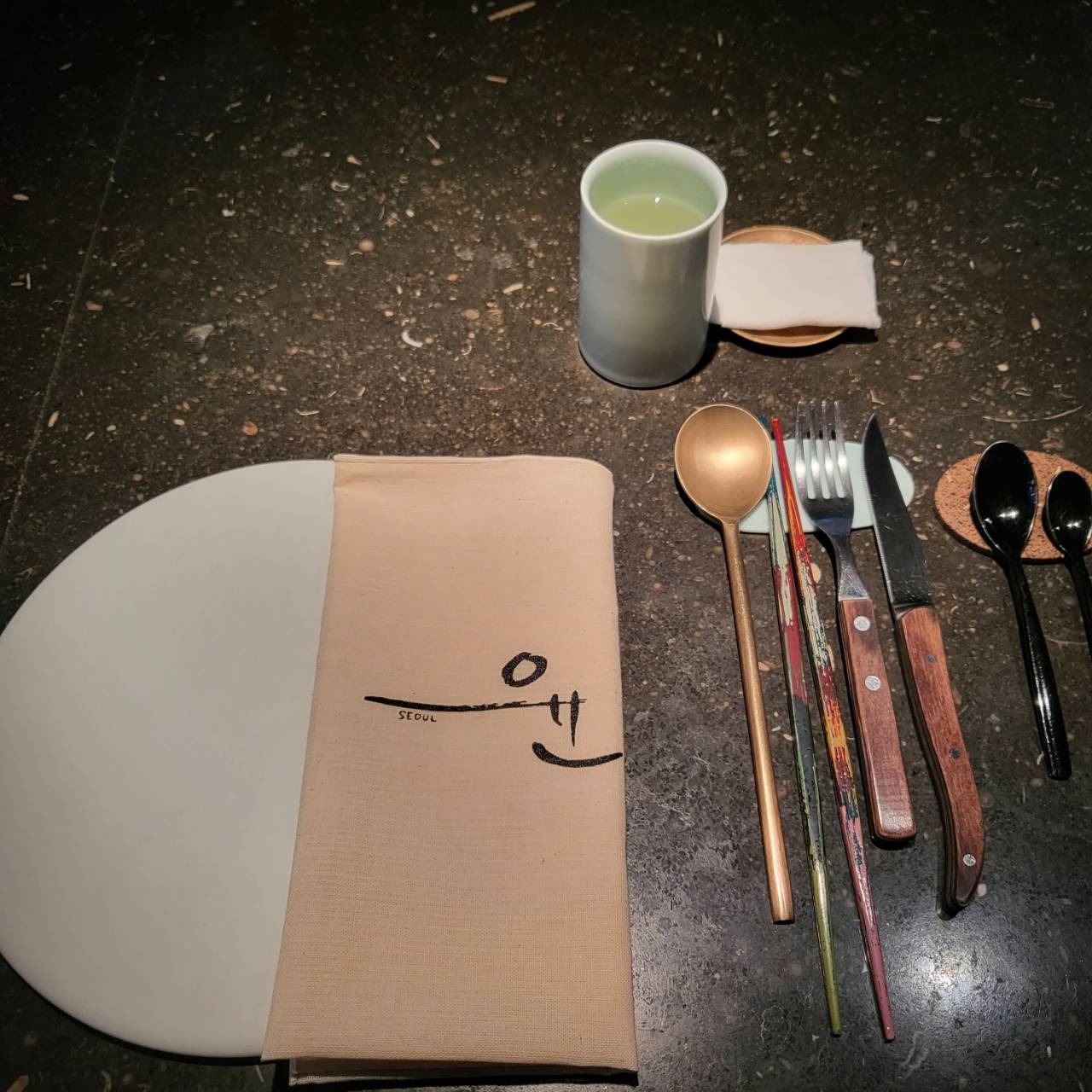 
서울시 강남구 신사동 맛집 윤서울