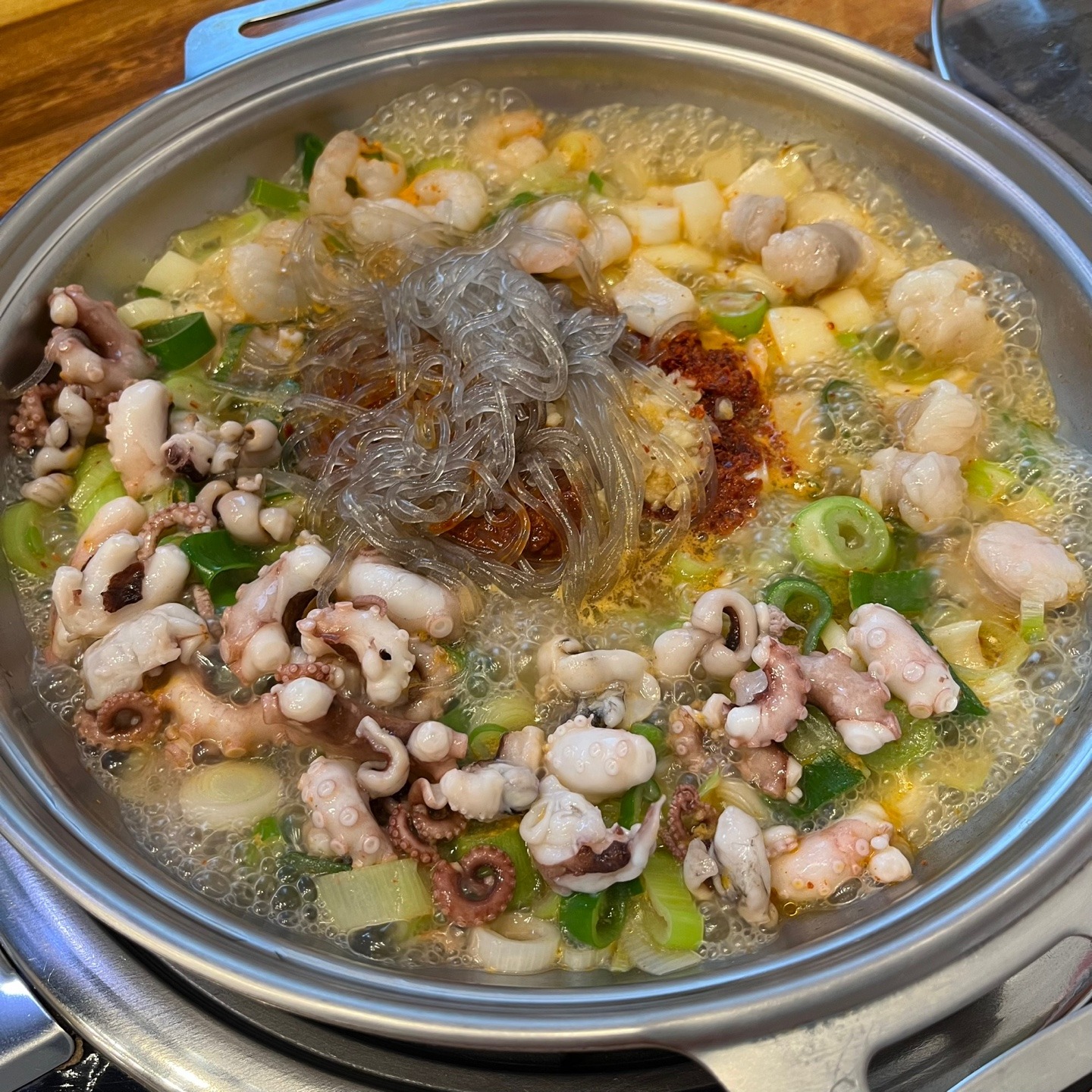 친구들이 맛있다그래서 꼭 가보라하길래 가봤는데 나오는 속도도 빠르고 먹는 방법 설명도 해주