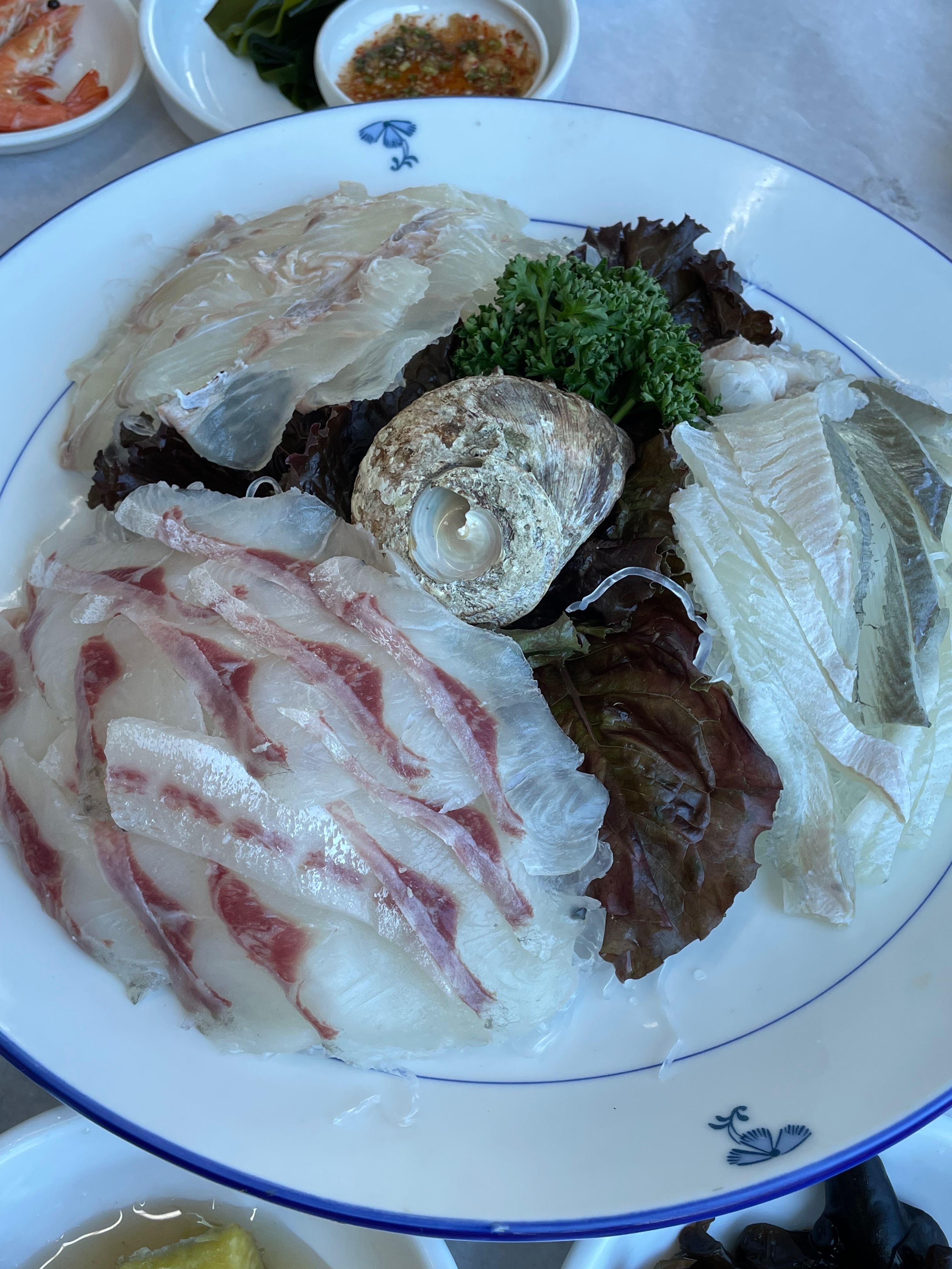 인당 25000원에 회, 매운탕, 조림까지! - 송정 맛집 중앙횟집