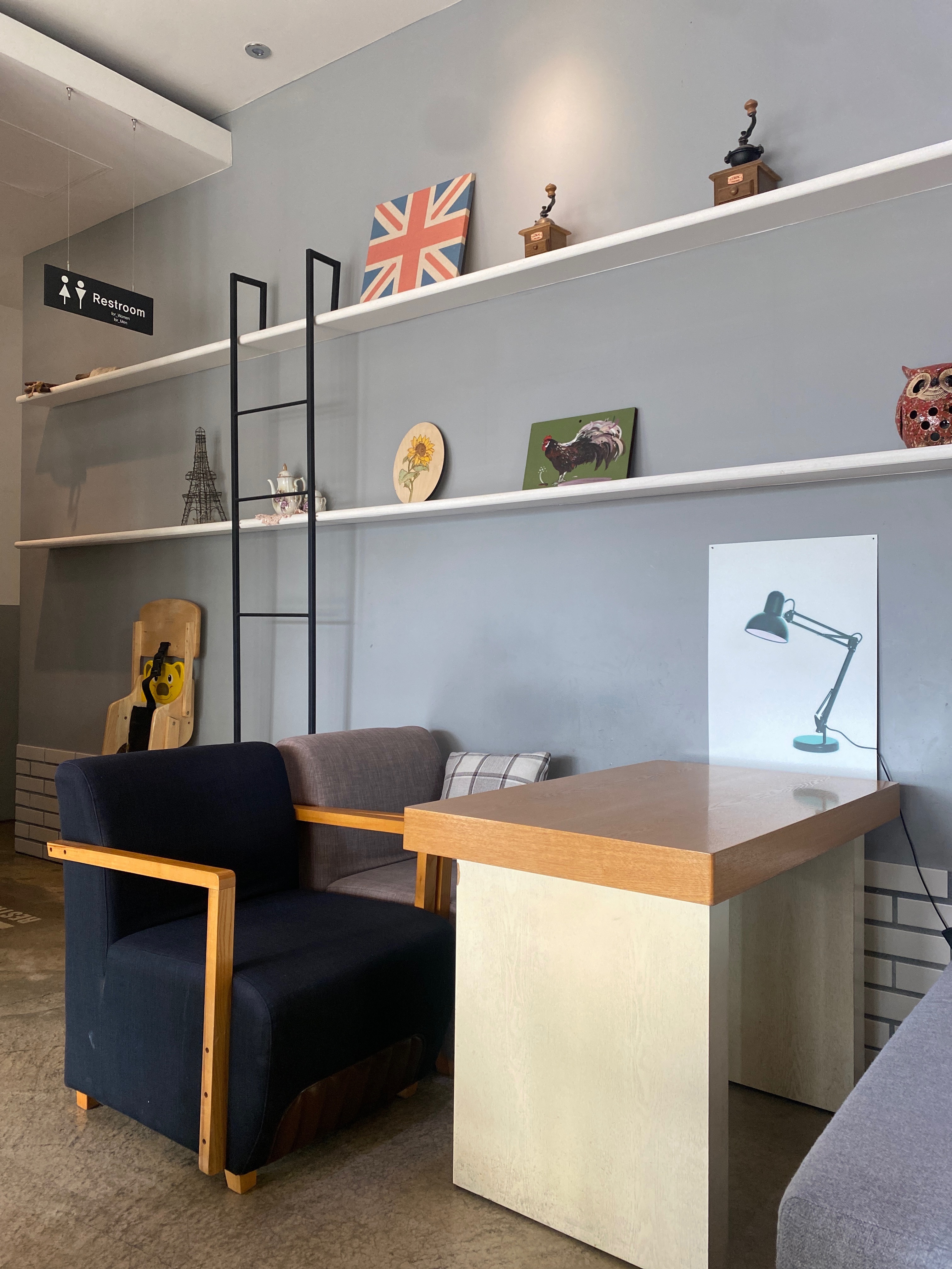 카페 내부 테이블