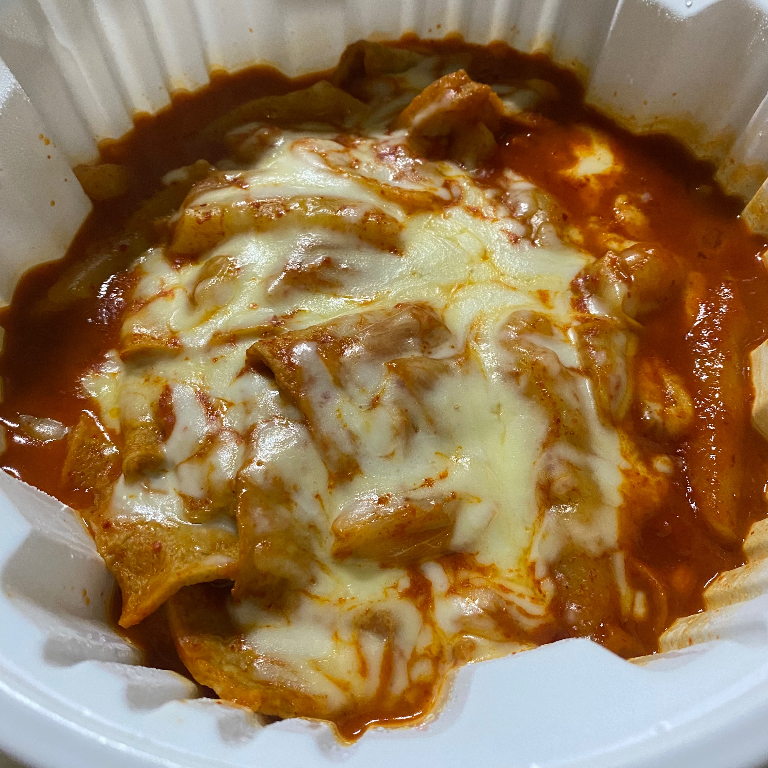 포장해와서 먹었는데, 소세지 기본 토핑으로 아는데 안들어있네요??🤨 - 천호동 맛집 동대문엽기떡볶이 천호로데오점