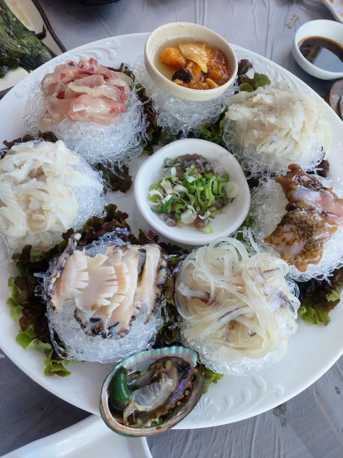 아주 오랫만에 왔는데 여잔합니다 - 삼척항 맛집 평남횟집