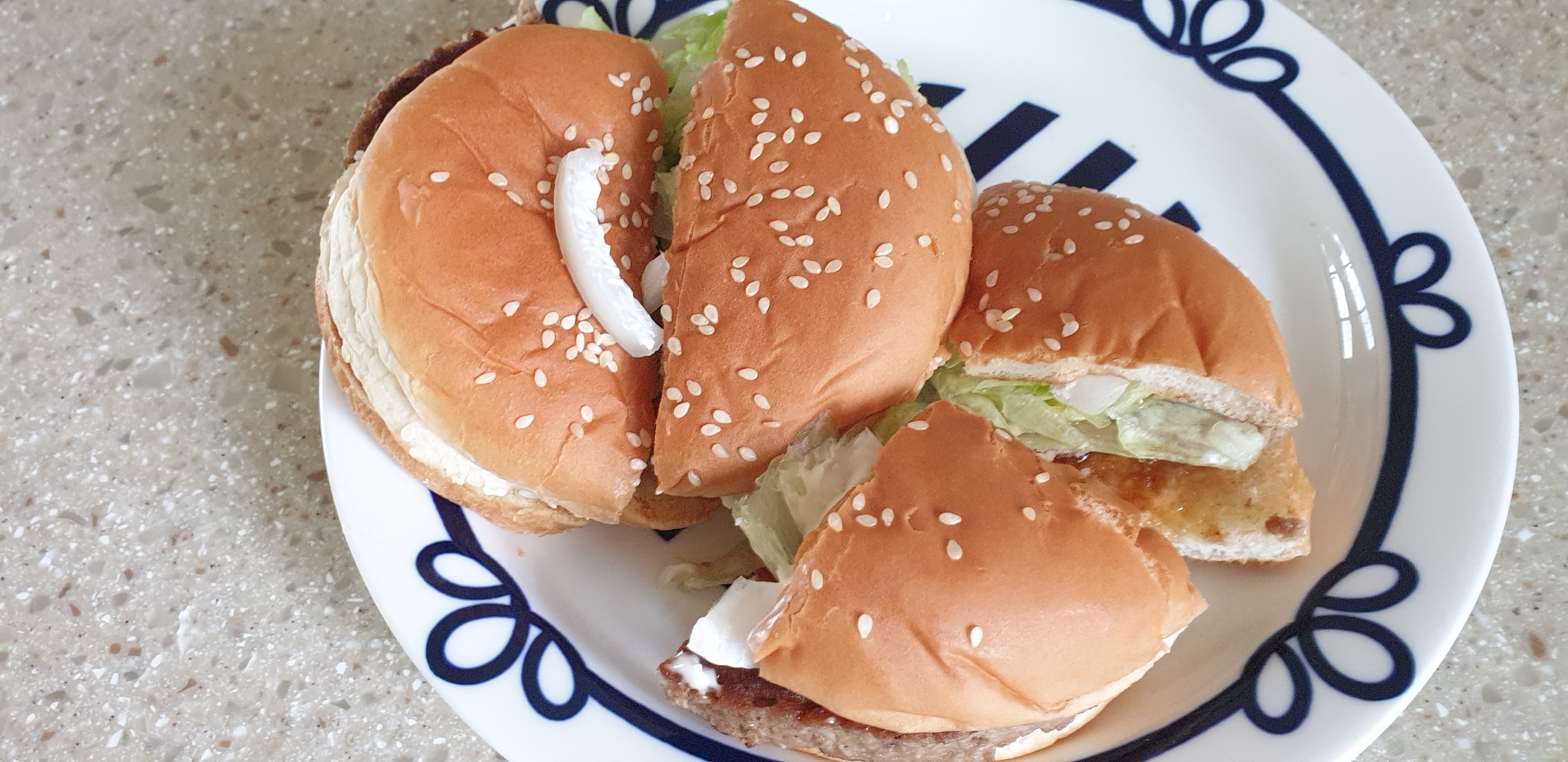 기본 햄버거중에는 롯데리아 불고기버거가 - 권선동 맛집 롯데리아 수원권선점