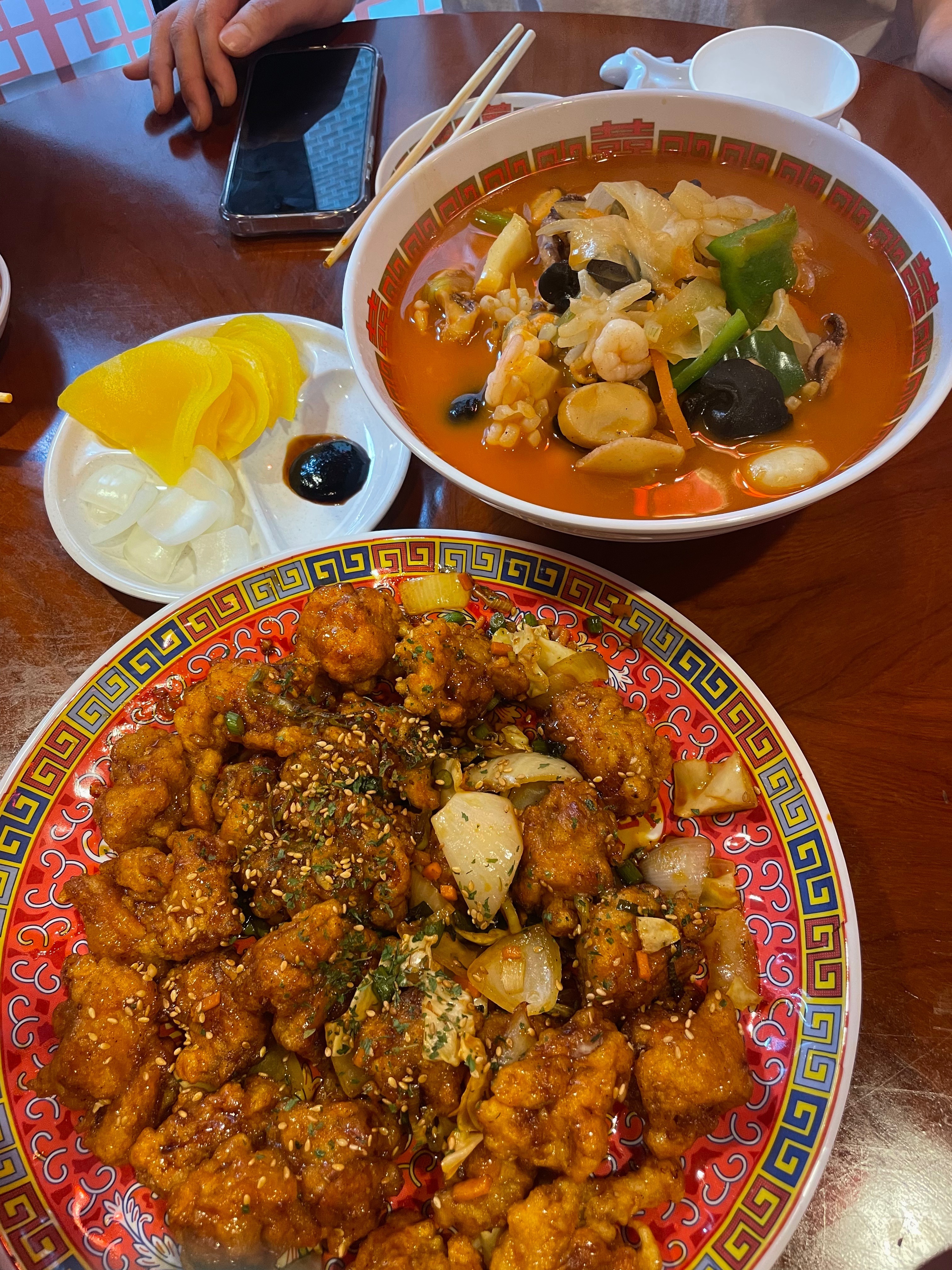 오랜만에 왔어용!! 올때마다 새로운 것도 먹어 보는데 어쩜 다 맛있나요.. 아는맛이 무서