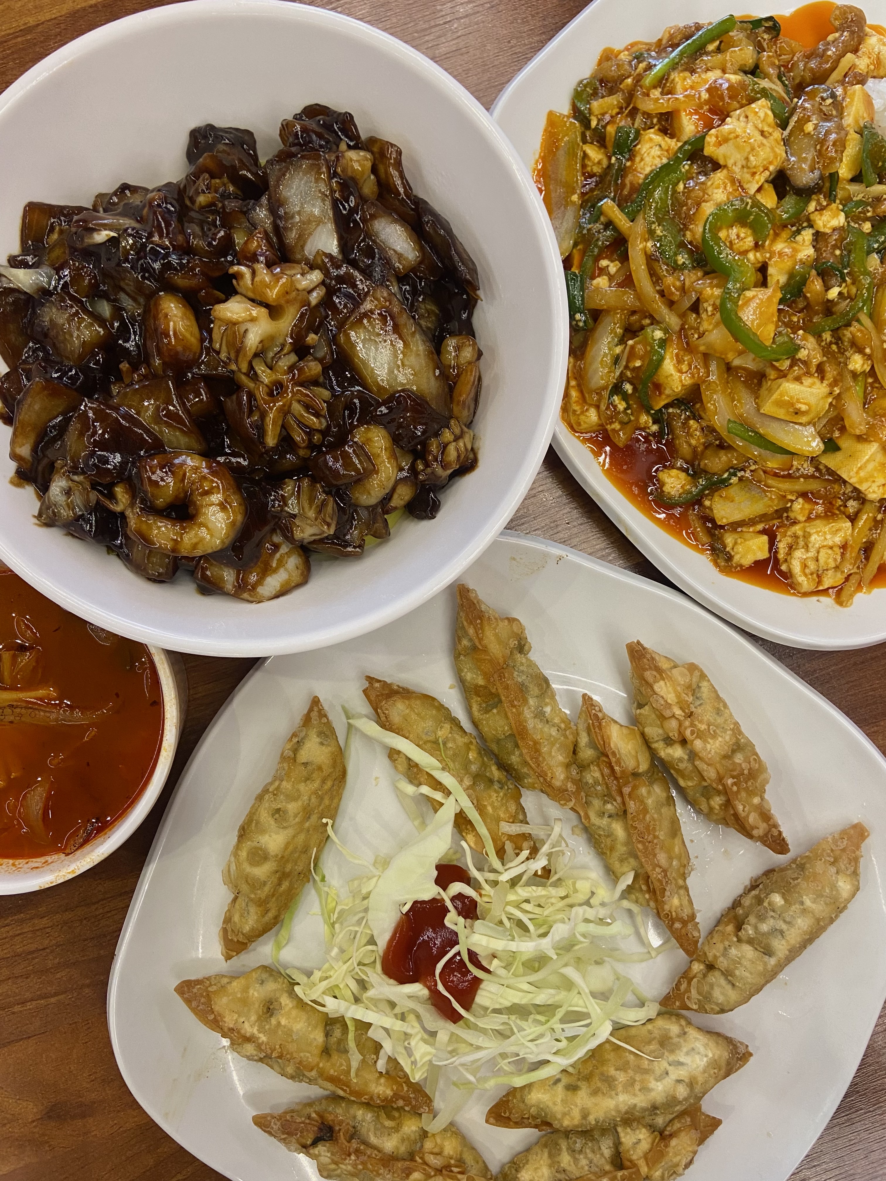 마파두부 양 진짜 많아요! 짜장면도 채소들 하나도 안 무르고 아삭아삭 완전 맛있습니당 - 권선동 맛집 동경