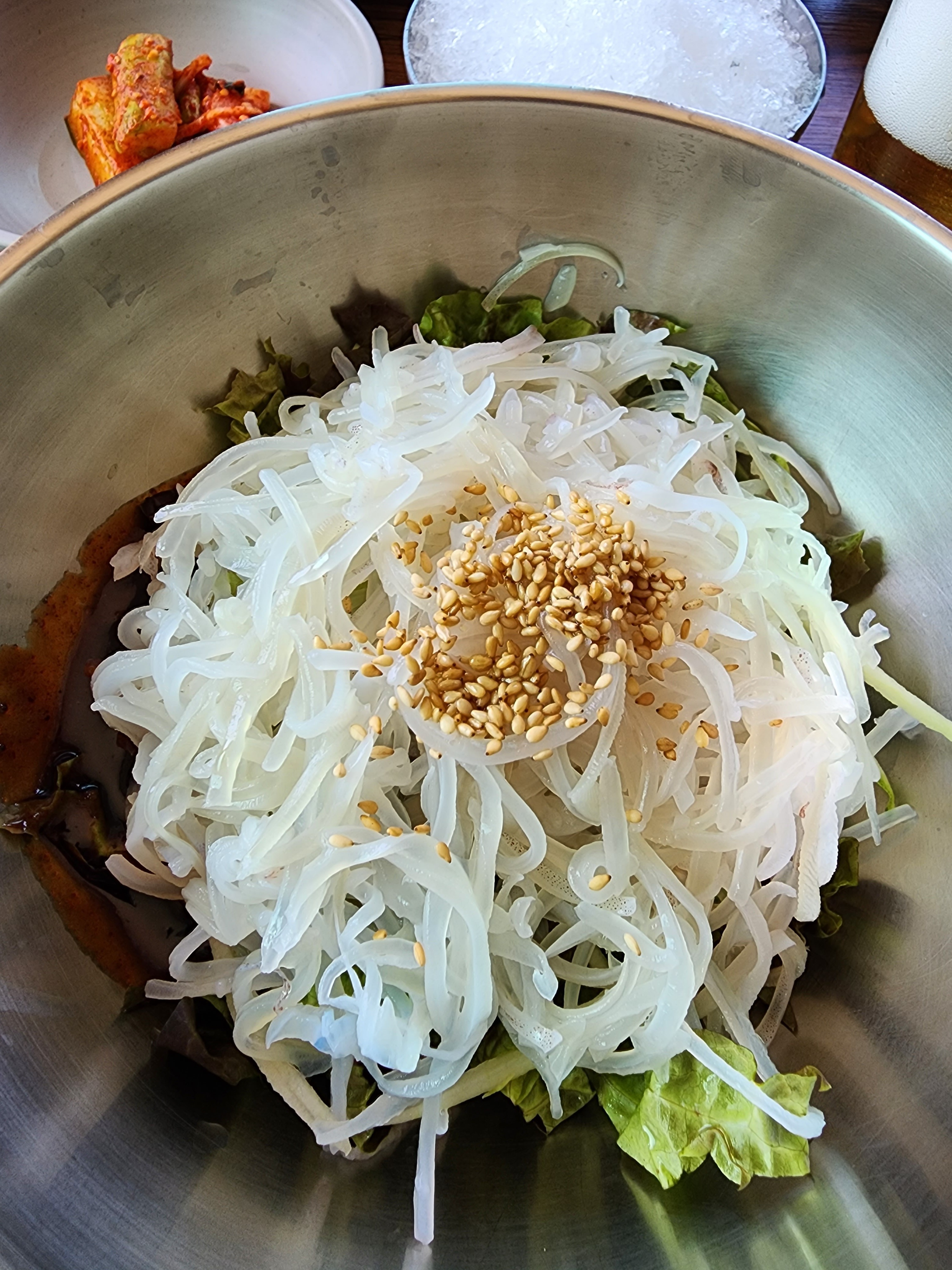 삼척오면 들리는 곳중 하나인데 여기를 걸어서 올줄이야ㅎㅎ 운이좋게 오징어가 있어서 겟! 잡