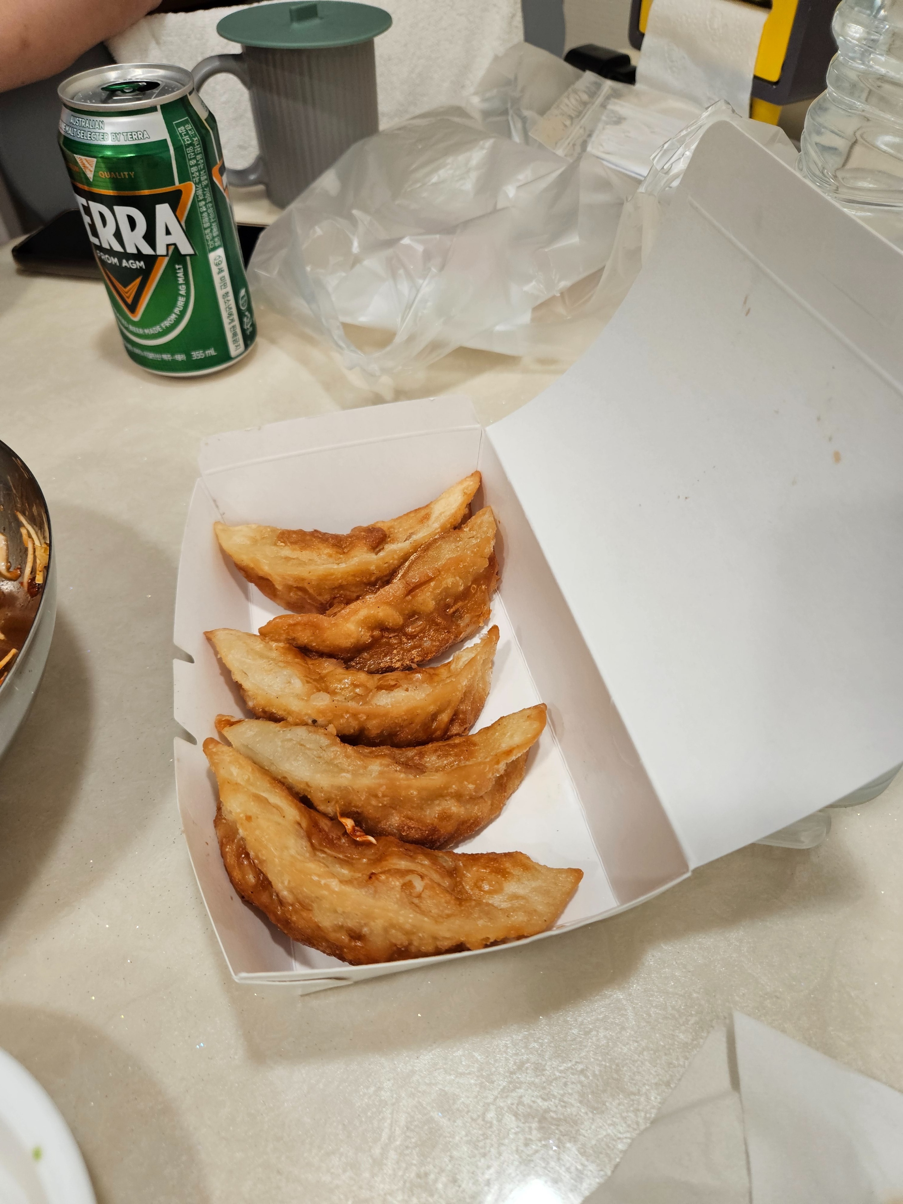 군만두 쫄면 시켰는데, 맛있어요! - 권선동 맛집 보영만두 권선직영점