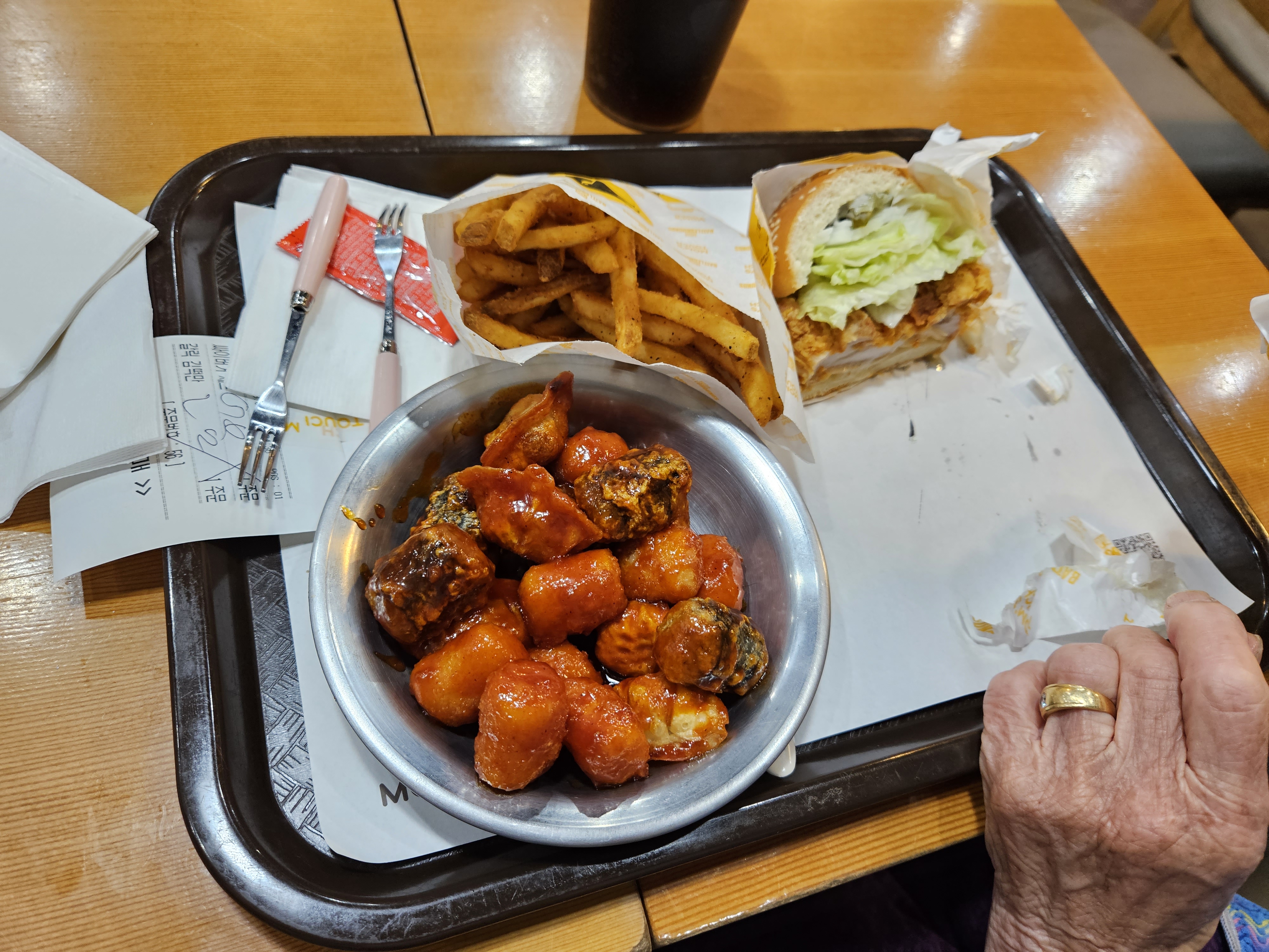 양념치킨과 버거