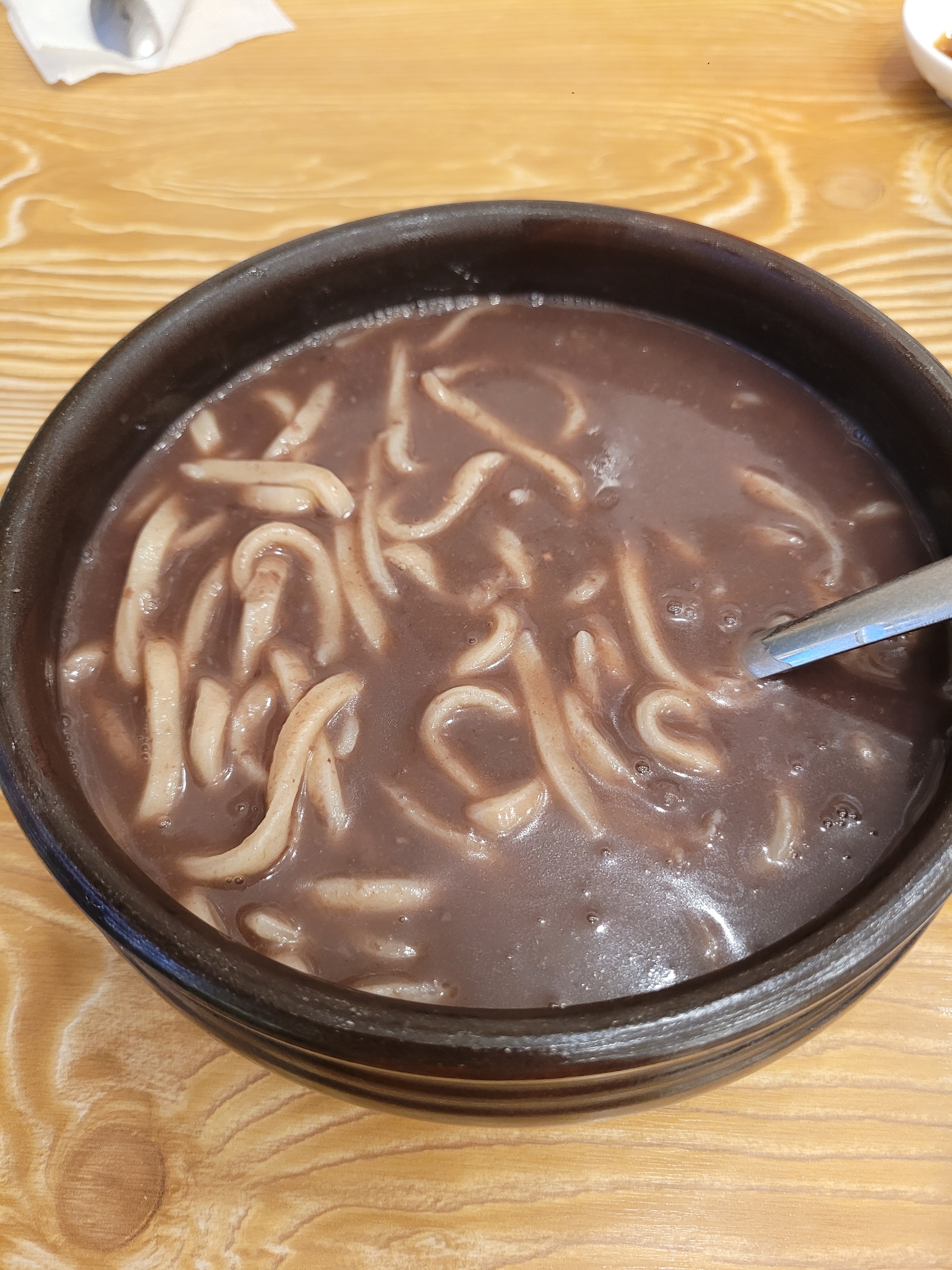 아파서 컨디션 안 좋은데 팥칼국수랑 바지락칼국수 먹고서 땀흘리고 몸 좋아졌어요. 바지락도