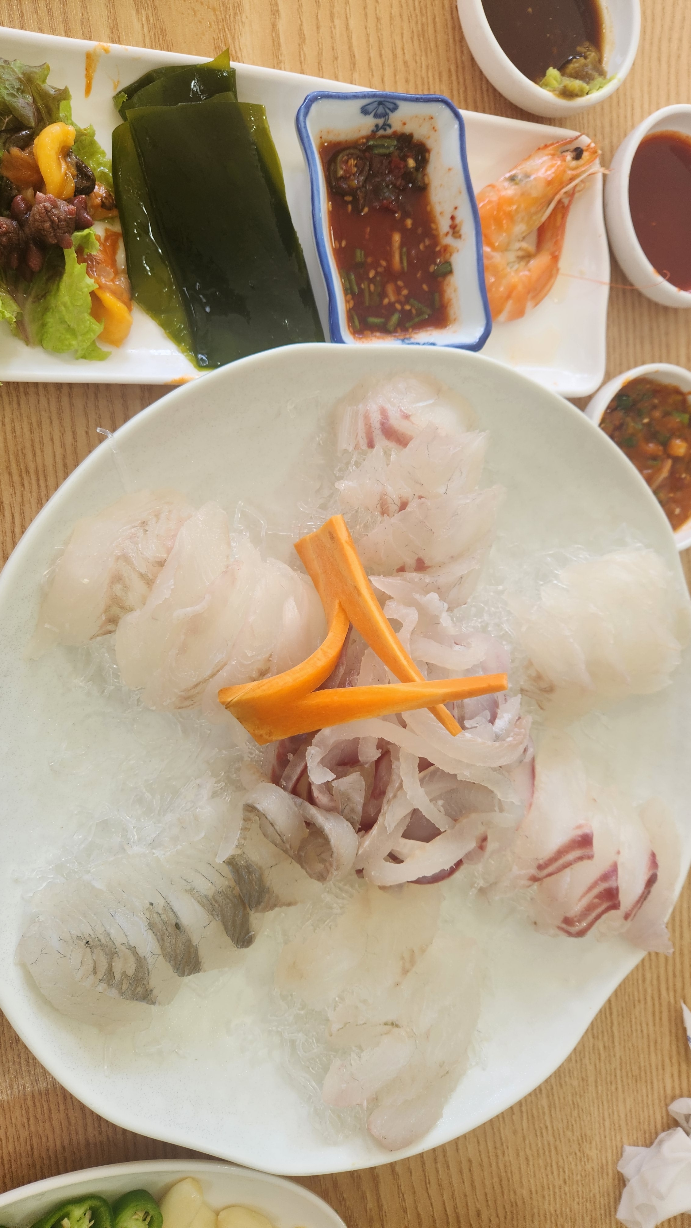 1시에 밥먹어야되는데 원래 가려던곳이 늦게열어서 우연히 방문했는데 가게주인님 무척 친절하시