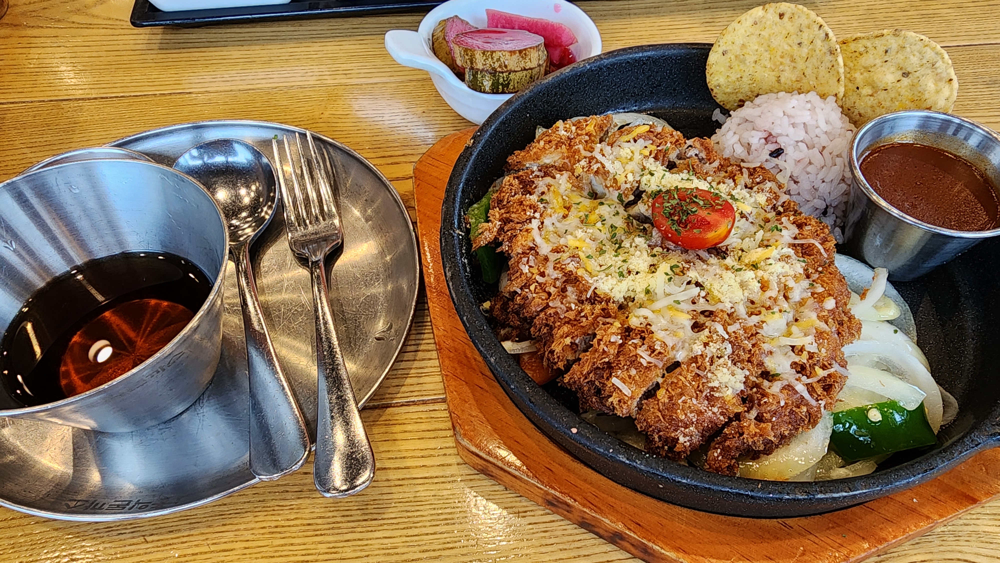 토요일 오전 아내와 강변을 한시간 반정도 걷고 - 진주 초전동 맛집 홍익돈까스 진주점