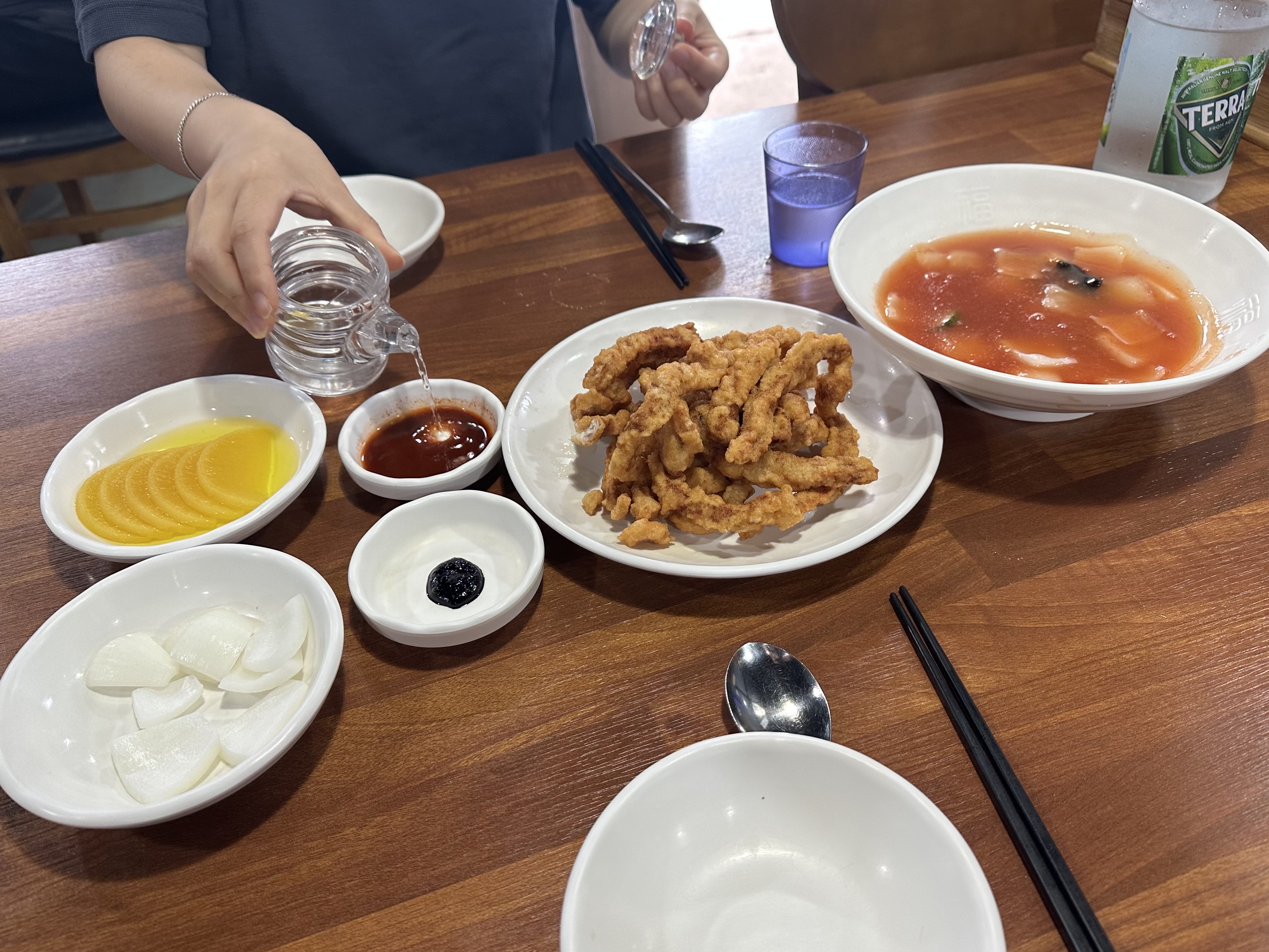 옛날탕수육 느낌이 먹고싶어서 갔는데 소스 따로 달라고 얘기하니까 완전 바삭하고 맛있는 탕수