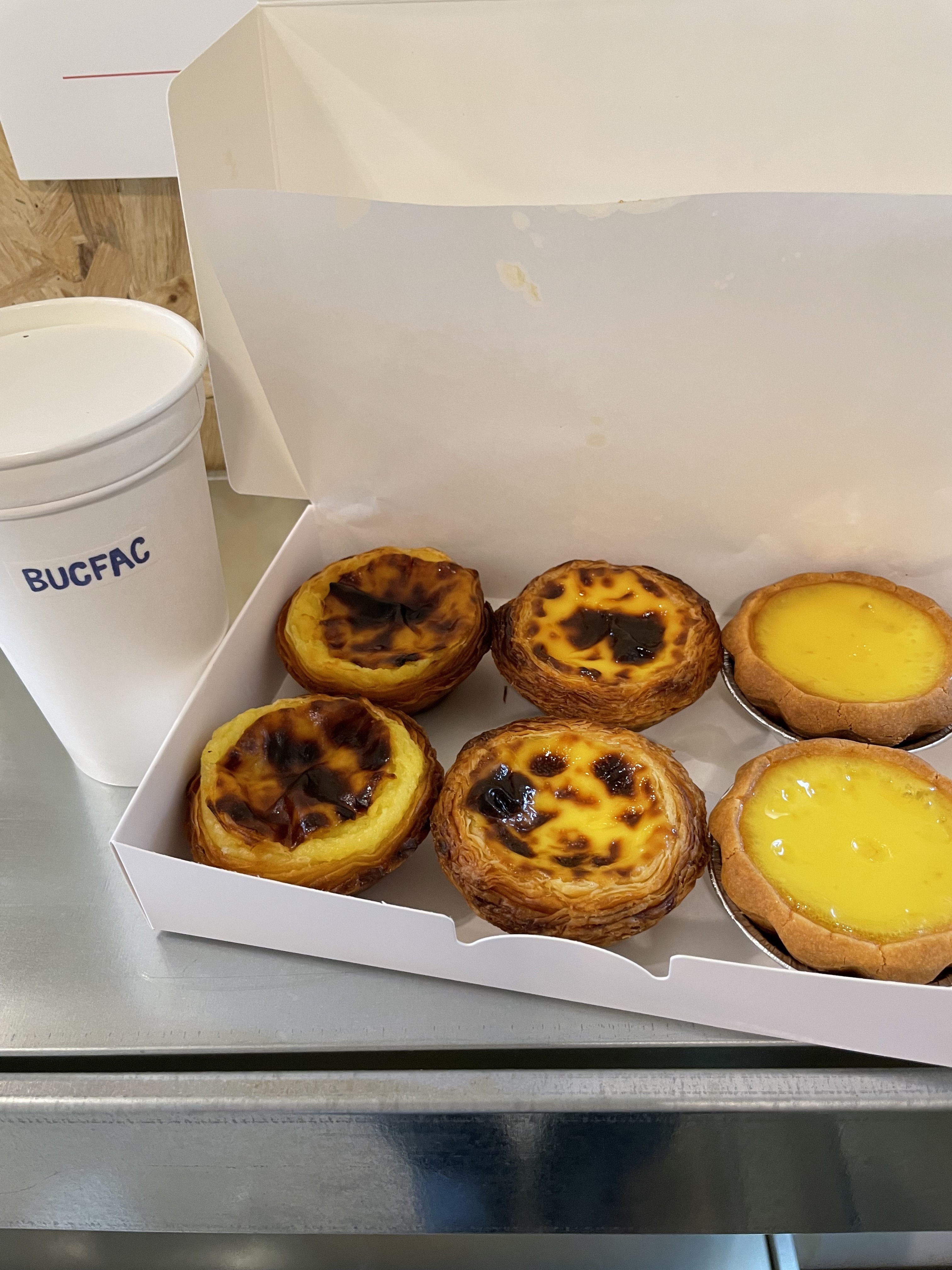 제가 에그타르트 정말 좋아해서 이곳저곳 많이 먹어봤는데 여기가 젤 맛있어요..!! 저만 알