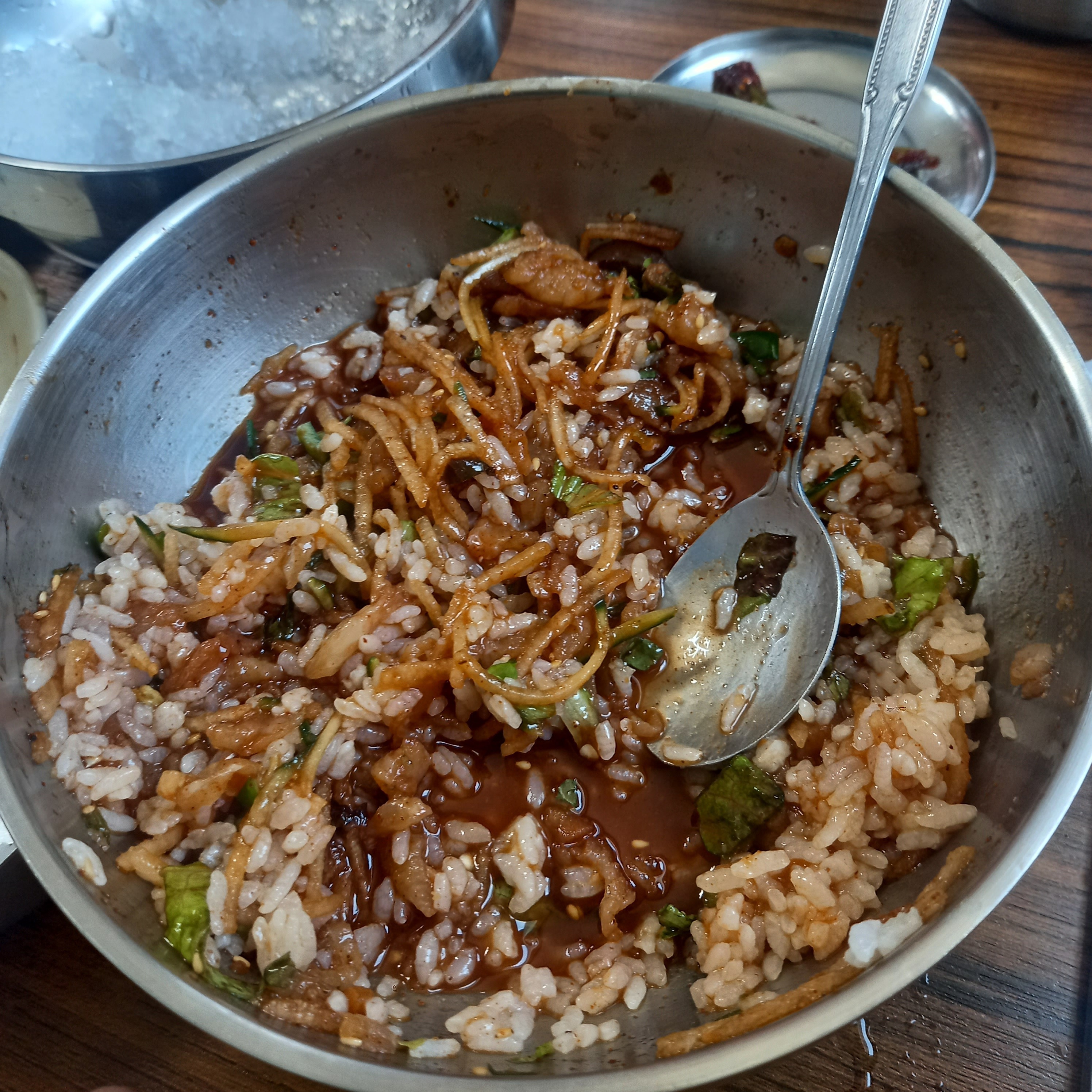 너무 맛있어요 회에 뼈도 안 씹히고 부드럽고 직접 만든 장도 매콤하니 제 입에 맞아요 - 삼척항 맛집 신화횟집