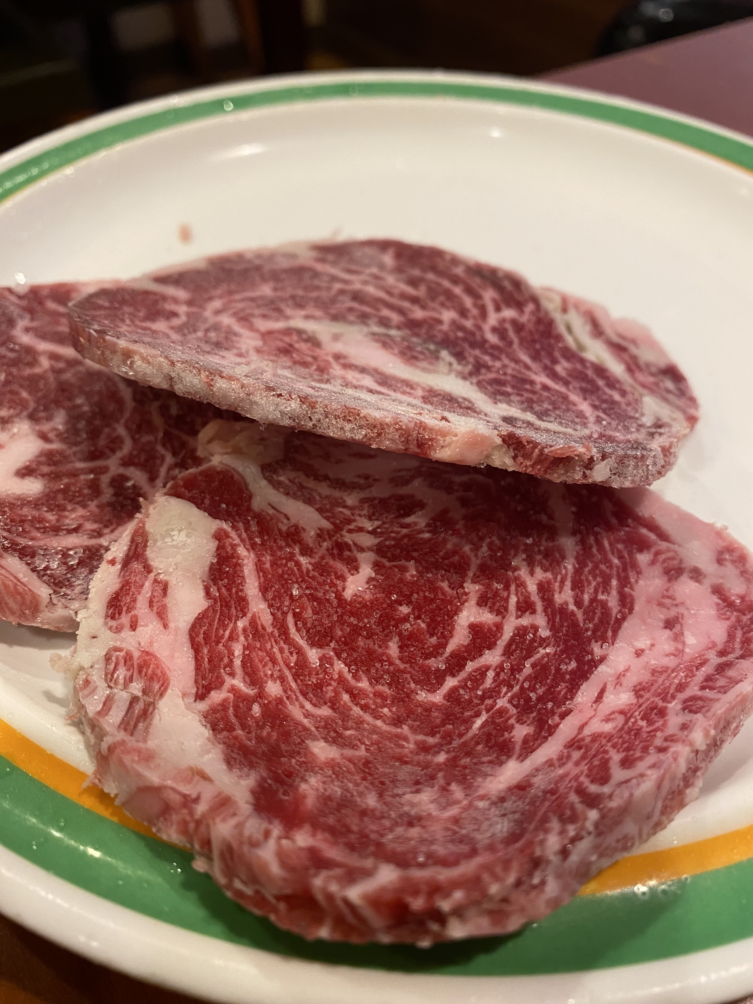 꽃등심100g 1인분 44,000원 팩트는 냉동임에 당황 - 명동 맛집 오륙도