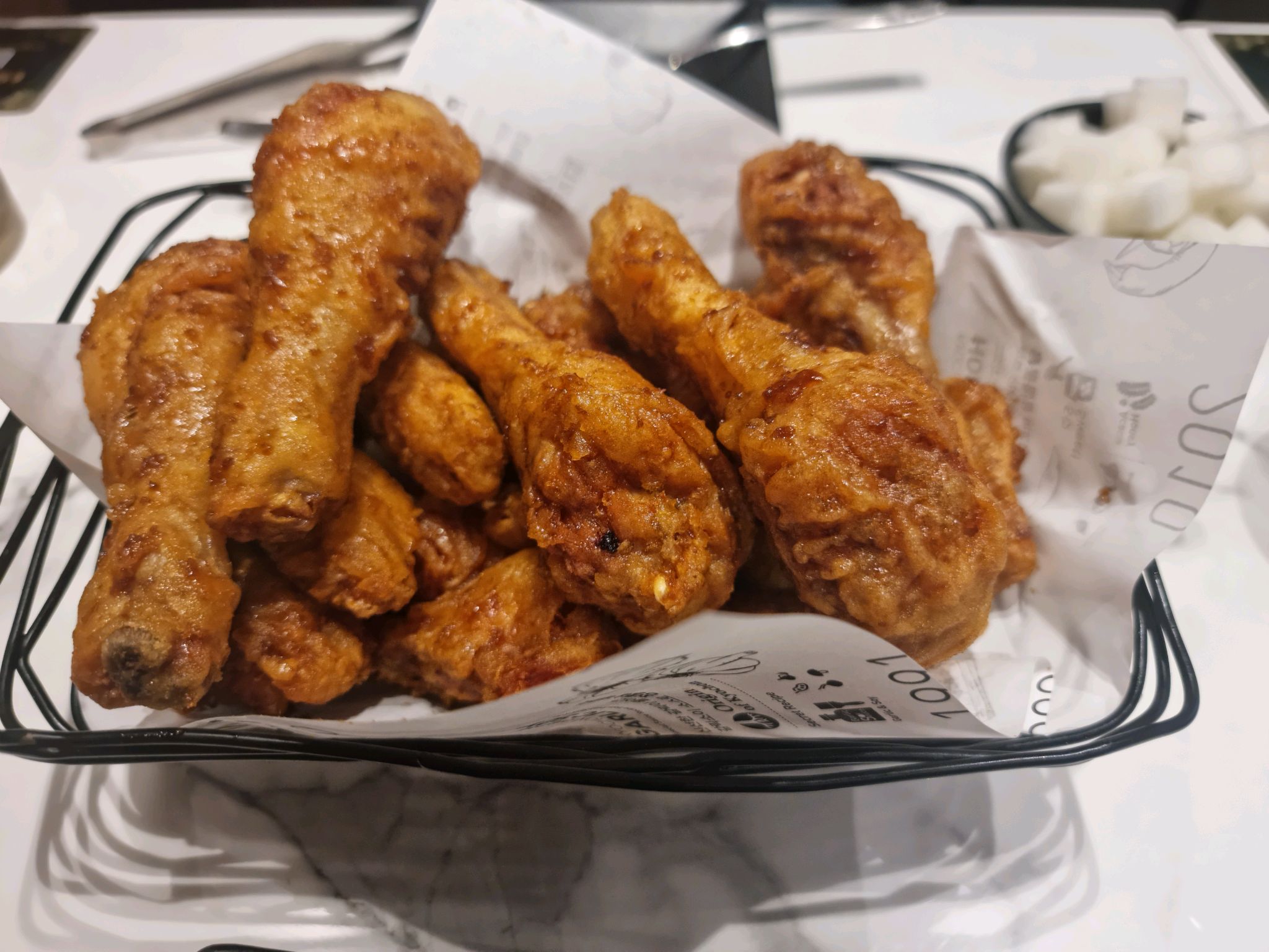 맛있었어요! 생맥도 관리가 잘 되어있었고, 사장님도 친절하셨습니다 - 천호동 맛집 교촌치킨 천호1호점
