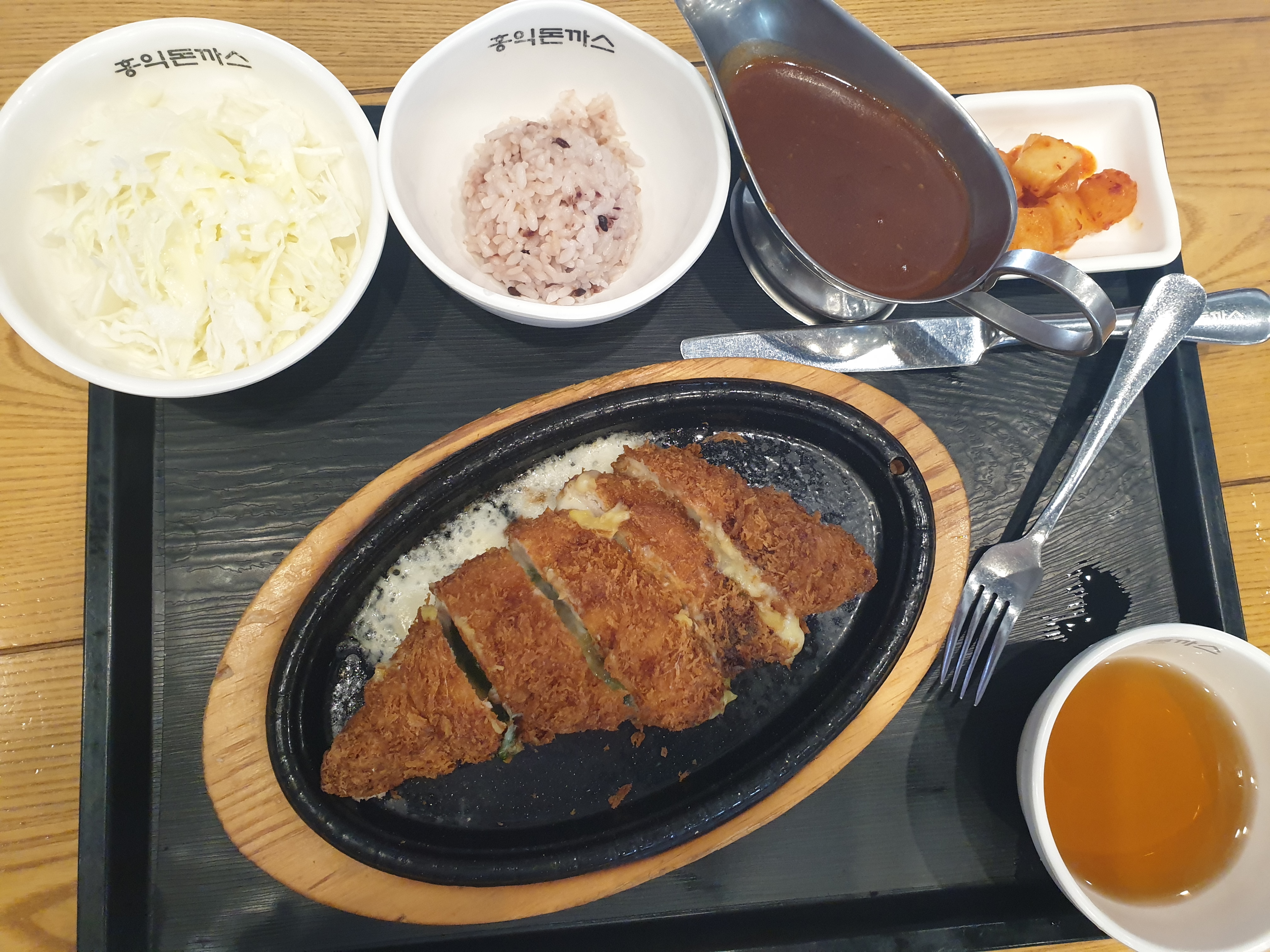 수저 셀프로 가져가라고 하셔서 순간 당황 - 진주 초전동 맛집 홍익돈까스 진주점