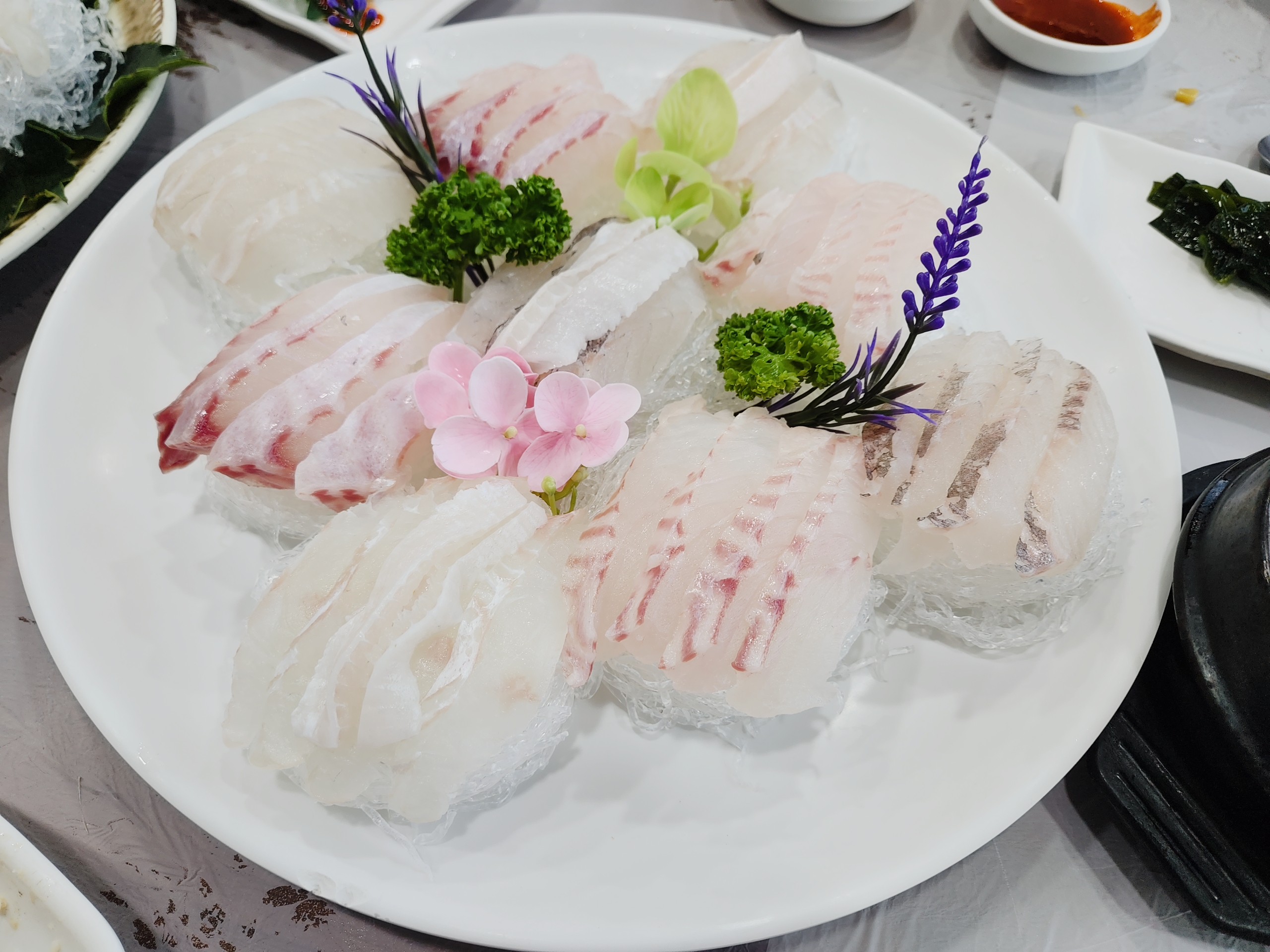 회 신선하고 맛잇었어요. - 삼척항 맛집 평남횟집