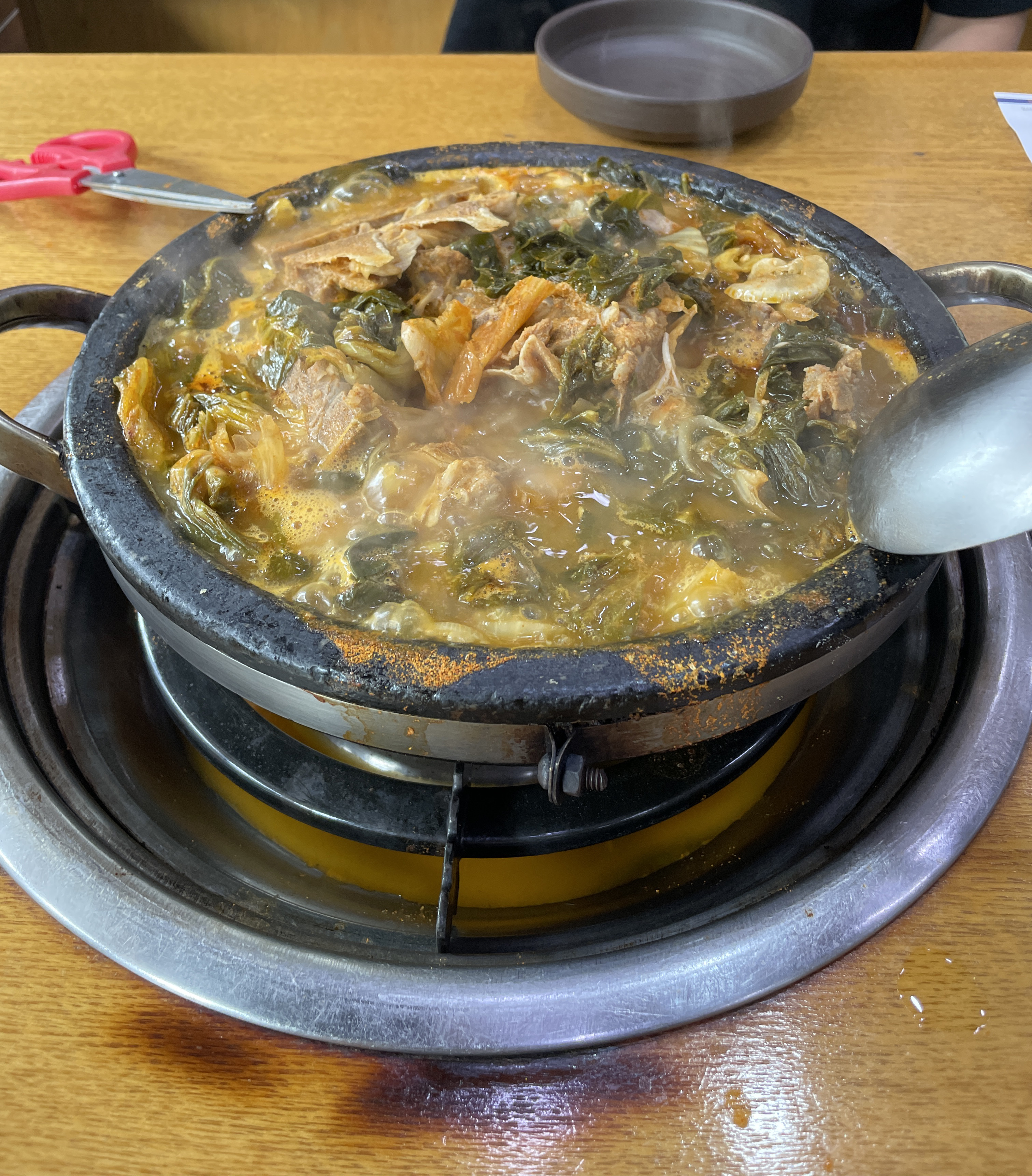 우선 돈아까움 - 망원동 맛집 왕뼈감자탕 망원직영점