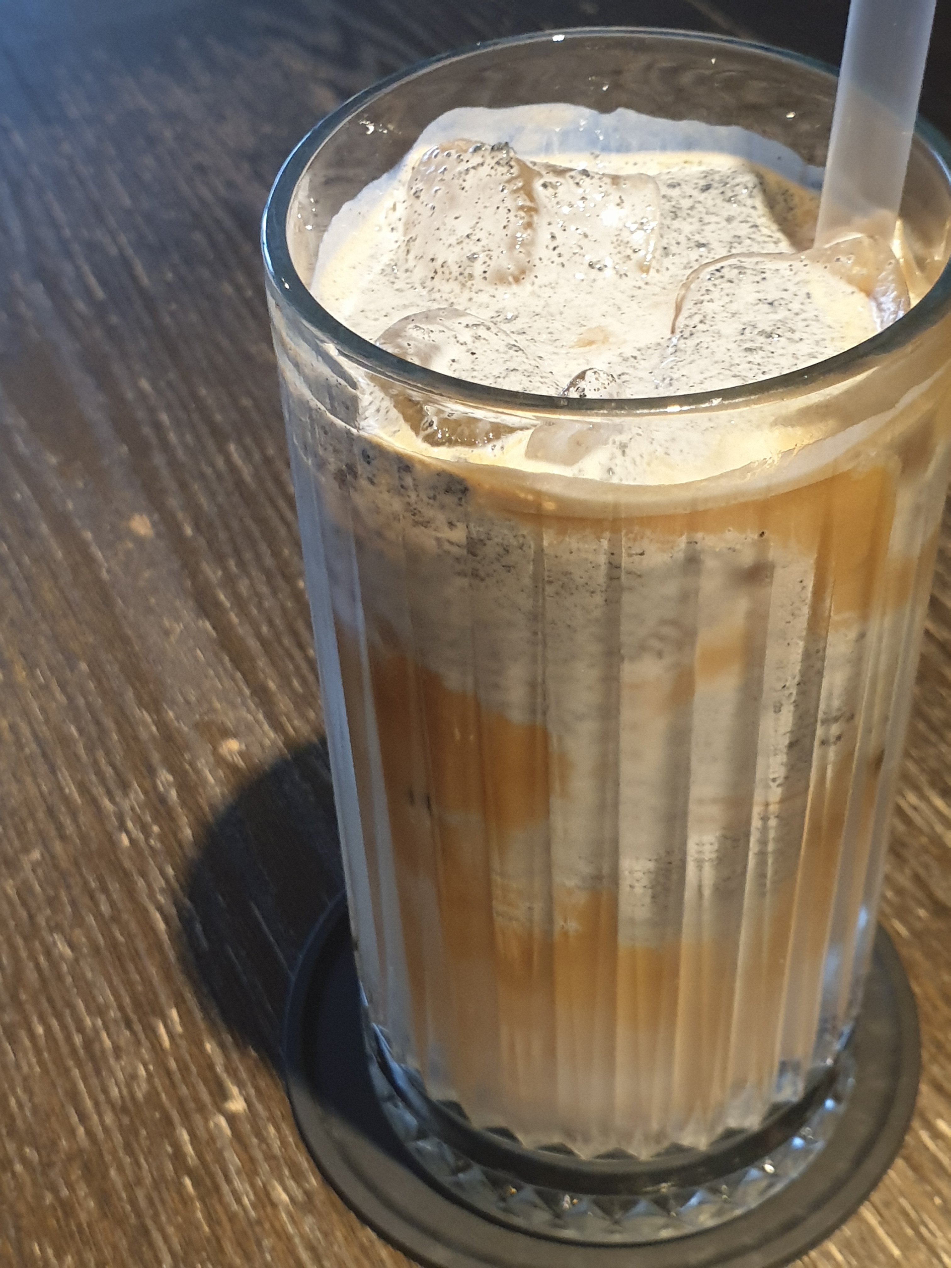 여기 흑임자라떼가 맛있네요 공부하기 좋았고 넓어서 편했습니다 - 천호동 맛집 티에드