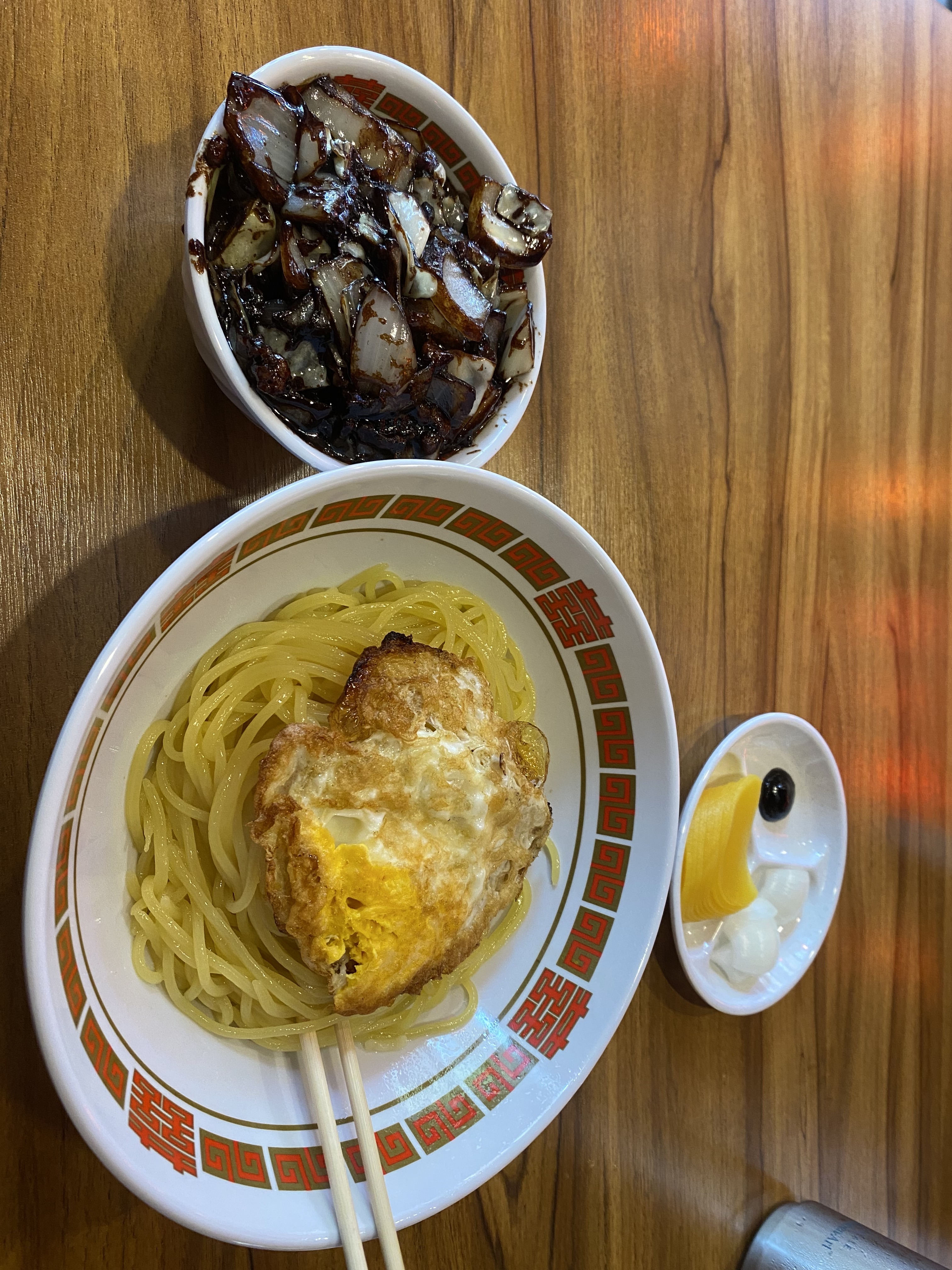 진짜 태어나서 먹어본 간짜장 중에 제일 맛있습니다.. 특히 면 위에 얹어주시는 후라이가 간